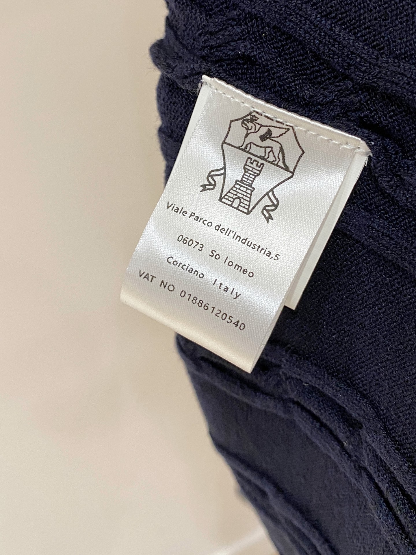 。顶级品质>专柜官网同步发售！辅料全部原版定制出品，贸易公司真品订单。高级定制进口面料，以天然植物纖維提