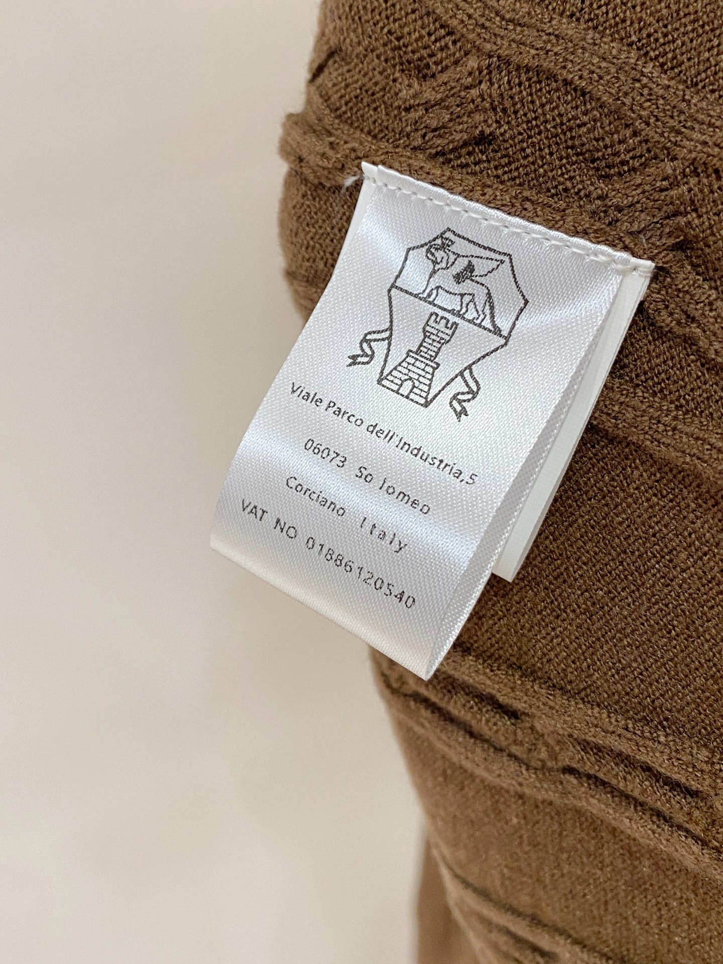 。顶级品质>专柜官网同步发售！辅料全部原版定制出品，贸易公司真品订单。高级定制进口面料，以天然植物纖維提