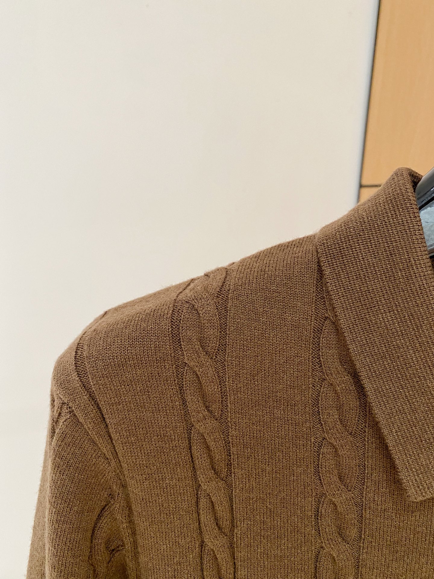 。顶级品质>专柜官网同步发售！辅料全部原版定制出品，贸易公司真品订单。高级定制进口面料，以天然植物纖維提