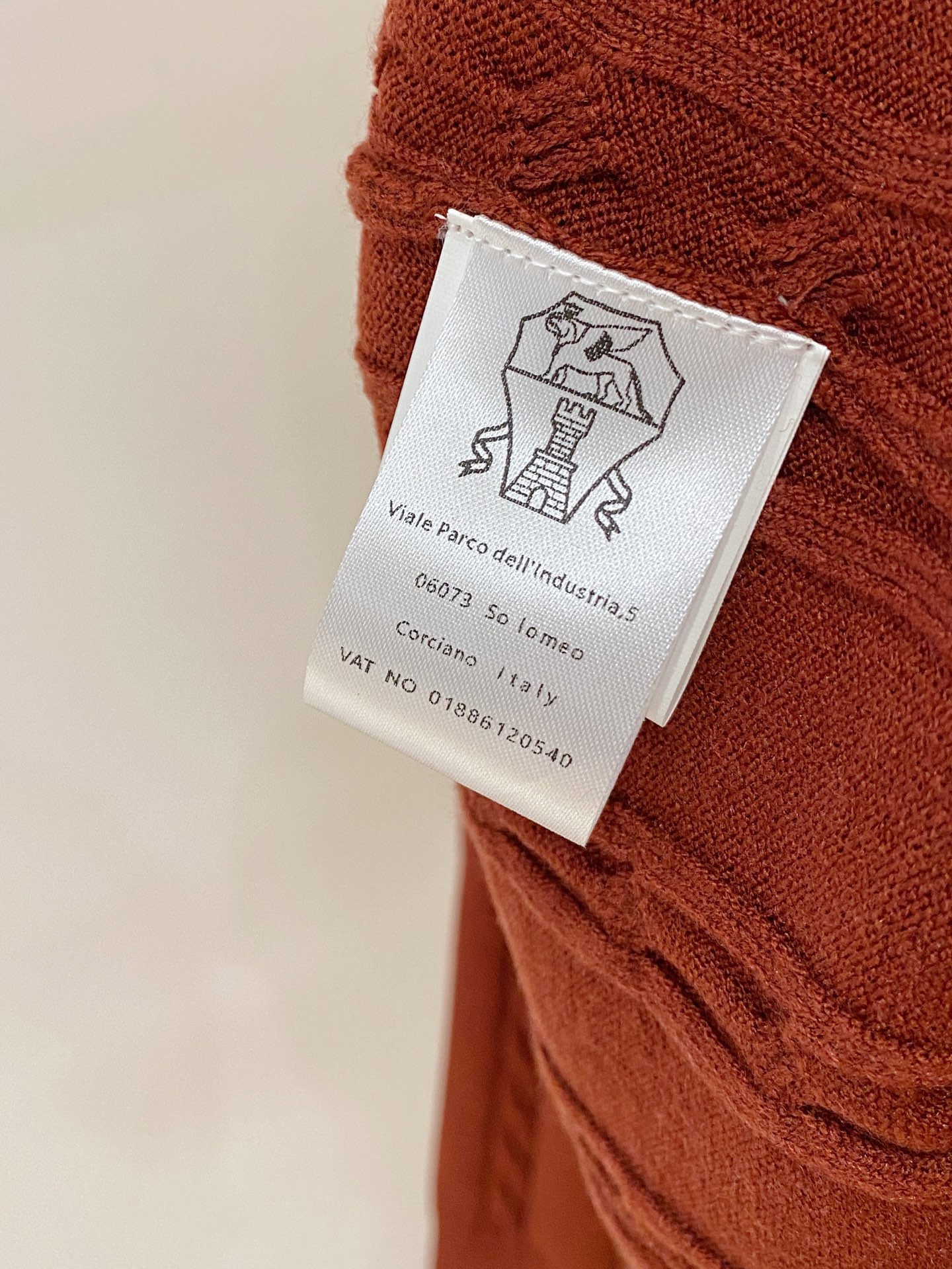 。顶级品质>专柜官网同步发售！辅料全部原版定制出品，贸易公司真品订单。高级定制进口面料，以天然植物纖維提