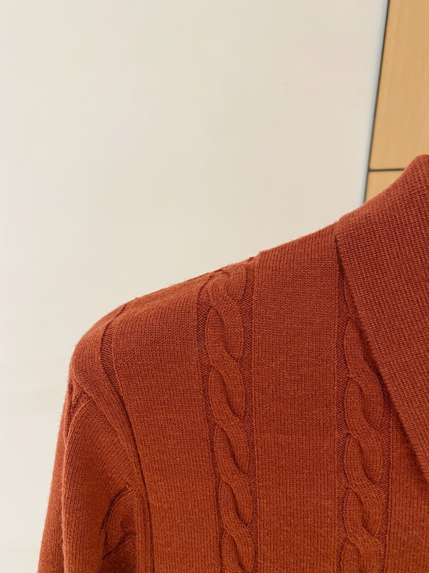 。顶级品质>专柜官网同步发售！辅料全部原版定制出品，贸易公司真品订单。高级定制进口面料，以天然植物纖維提