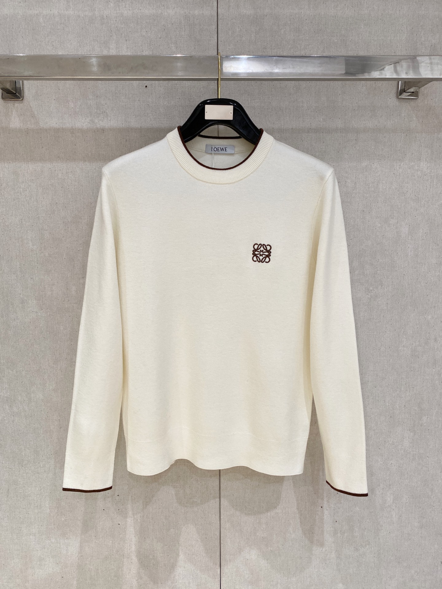 NO:614215,Loewe men's basic cardigan classic embroidered logo size 48-58 (M-4XL),,loewe,loewe,alexander wang19860909Loewe 罗意威 男士基础款羊毛衫 经典刺绣logo 码数48-58（M-4XL）,,loewe,loewe,alexander wang,Men's clothing