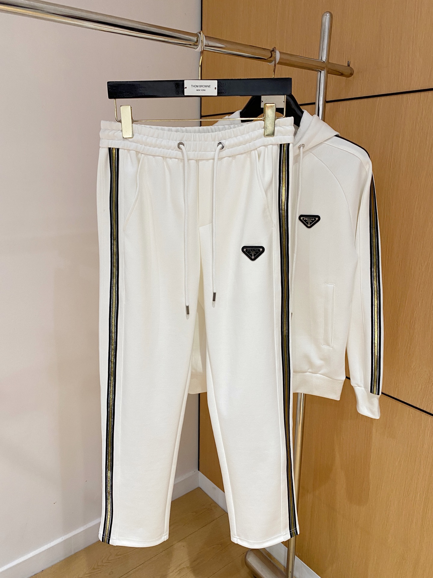 爆款套装来袭 专注官网原版 2025全新爆款开衫卫衣套装 原单狠货🇭🇰倾注顶级设计师的精心之作 就为一个