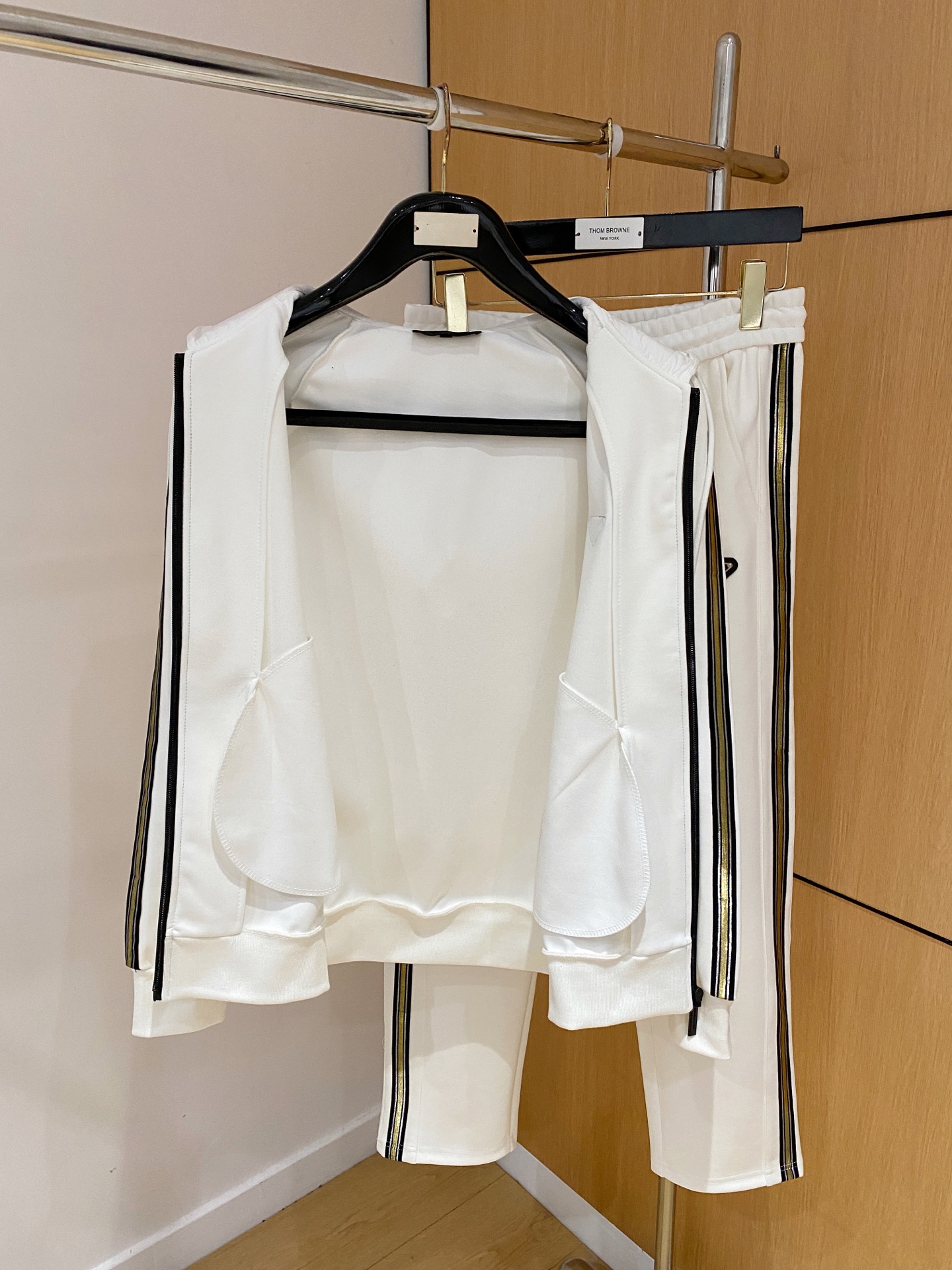 爆款套装来袭 专注官网原版 2025全新爆款开衫卫衣套装 原单狠货🇭🇰倾注顶级设计师的精心之作 就为一个