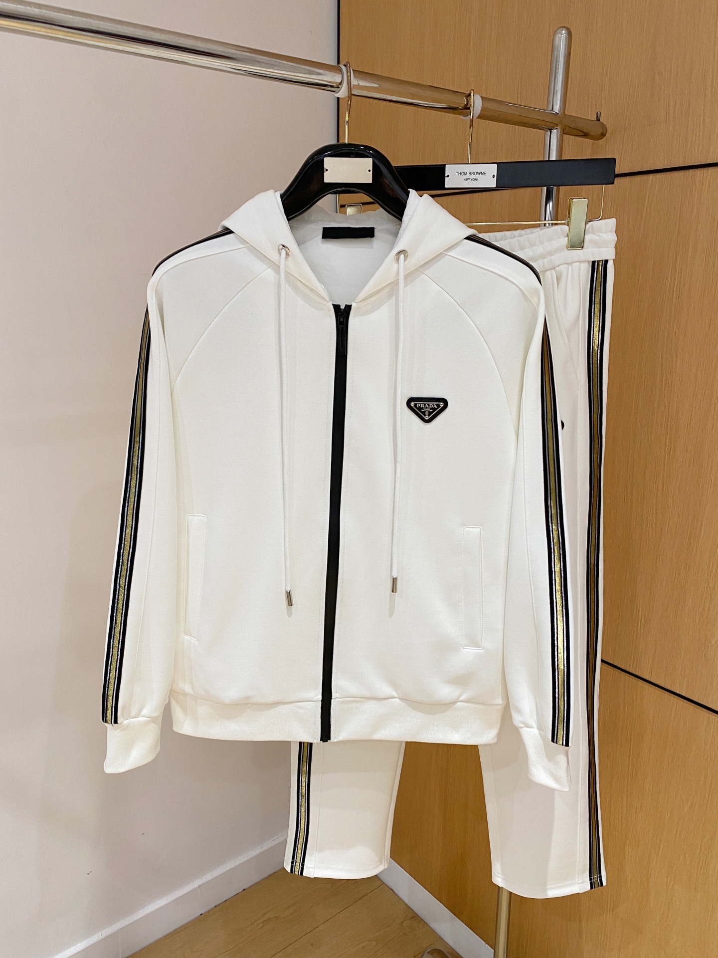 爆款套装来袭 专注官网原版 2025全新爆款开衫卫衣套装 原单狠货🇭🇰倾注顶级设计师的精心之作 就为一个