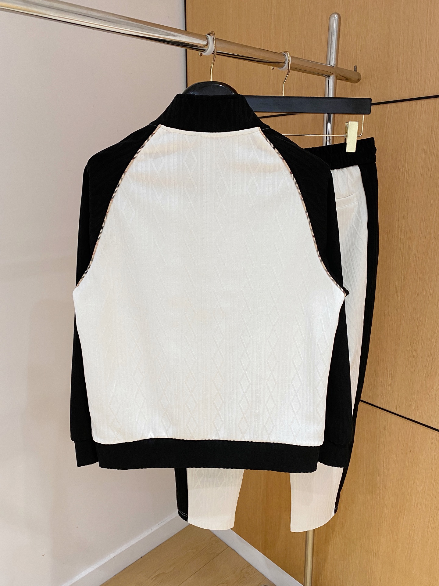 爆款套装来袭 专注官网原版 2025全新爆款开衫卫衣套装 原单狠货🇭🇰倾注顶级设计师的精心之作 就为一个