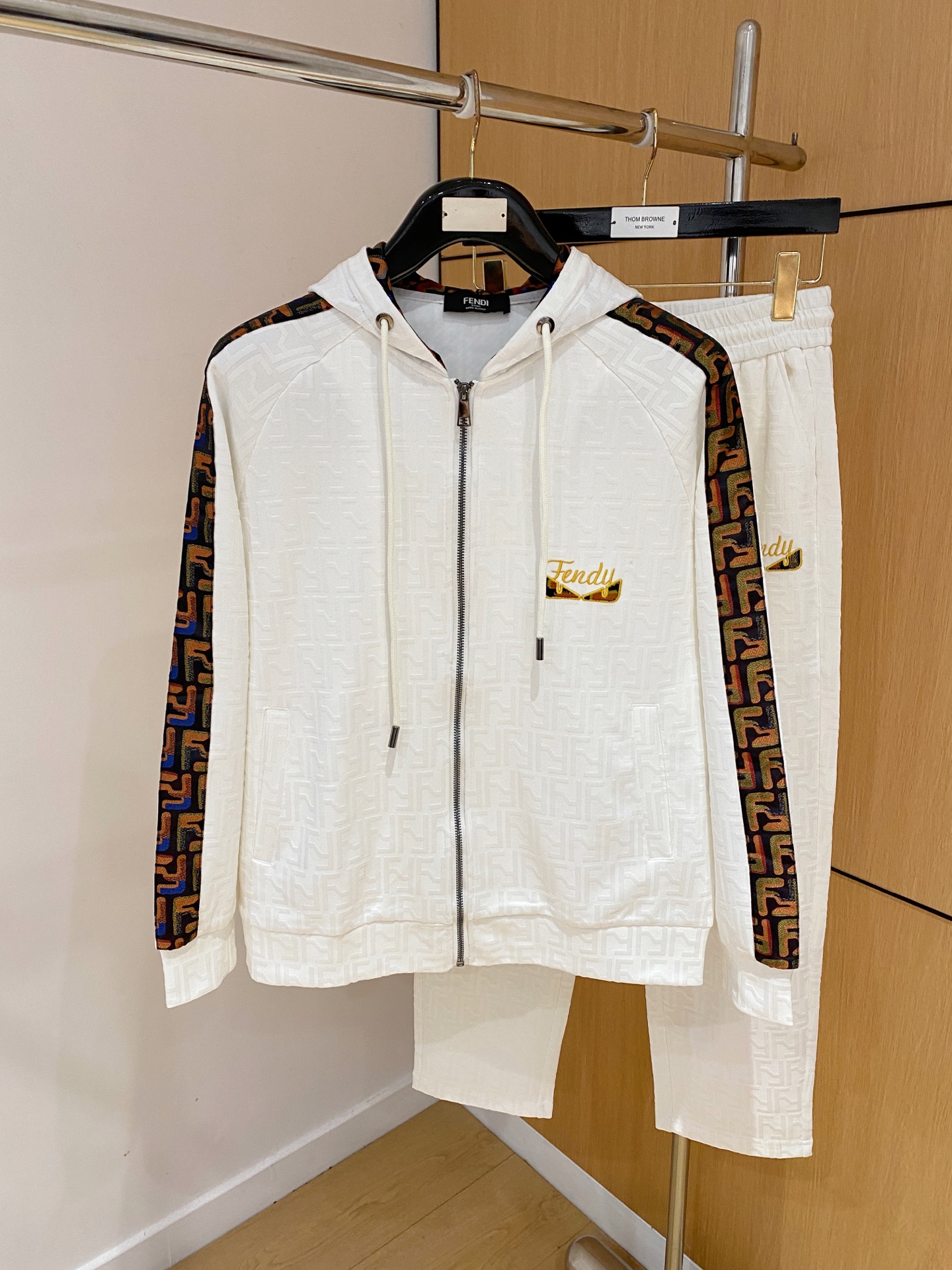 爆款套装来袭 专注官网原版 2025全新爆款开衫卫衣套装 原单狠货🇭🇰倾注顶级设计师的精心之作 就为一个