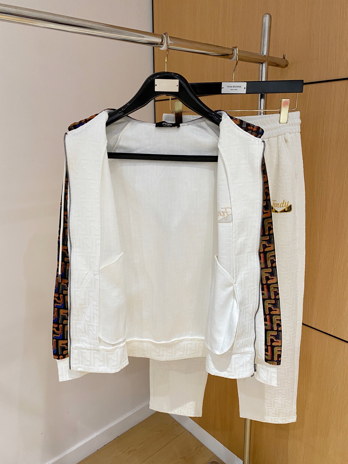 爆款套装来袭 专注官网原版 2025全新爆款开衫卫衣套装 原单狠货🇭🇰倾注顶级设计师的精心之作 就为一个