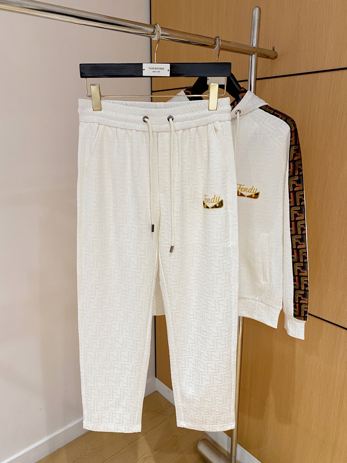 爆款套装来袭 专注官网原版 2025全新爆款开衫卫衣套装 原单狠货🇭🇰倾注顶级设计师的精心之作 就为一个