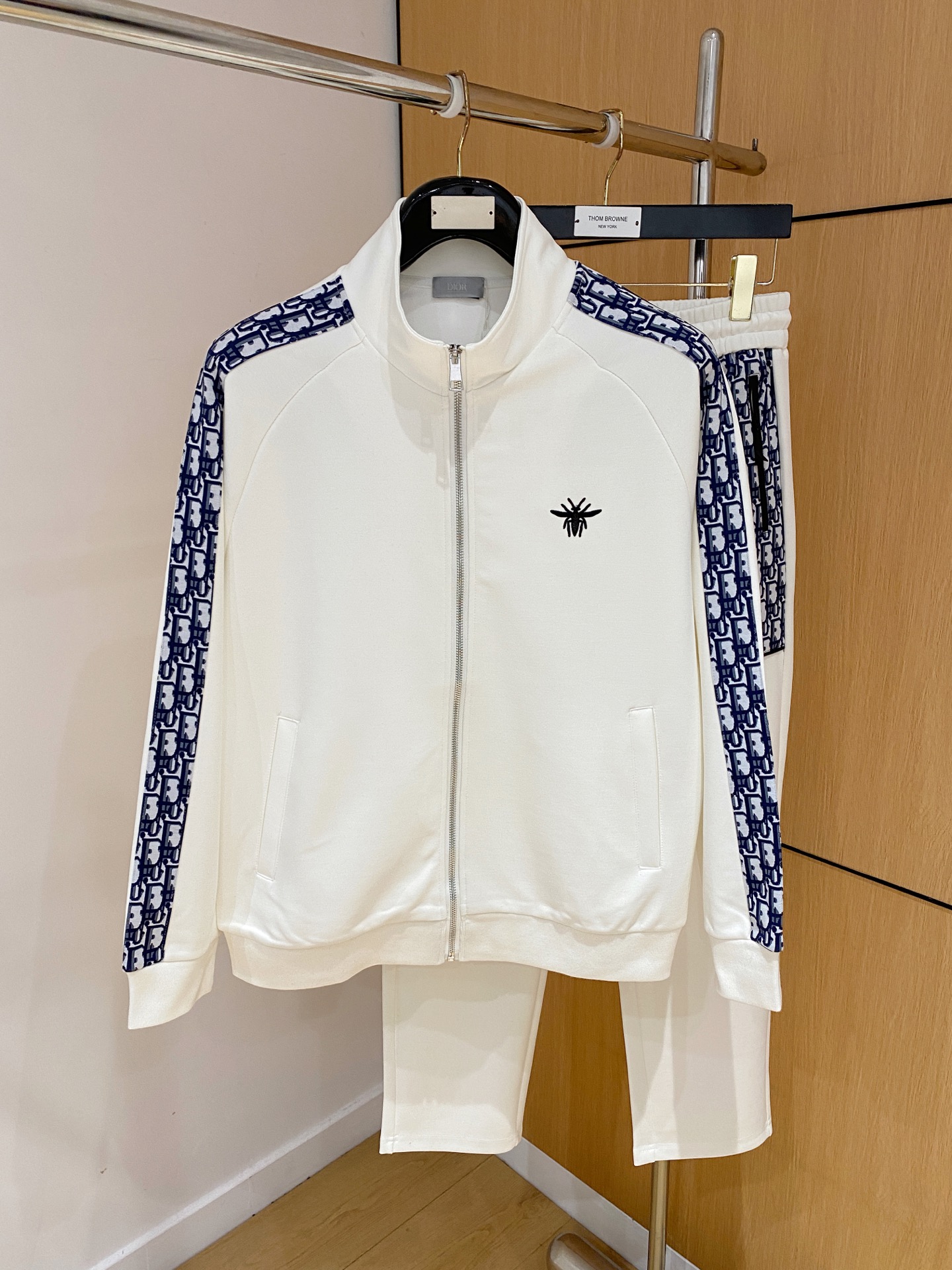 爆款套装来袭 专注官网原版 2025全新爆款开衫卫衣套装 原单狠货🇭🇰倾注顶级设计师的精心之作 就为一个