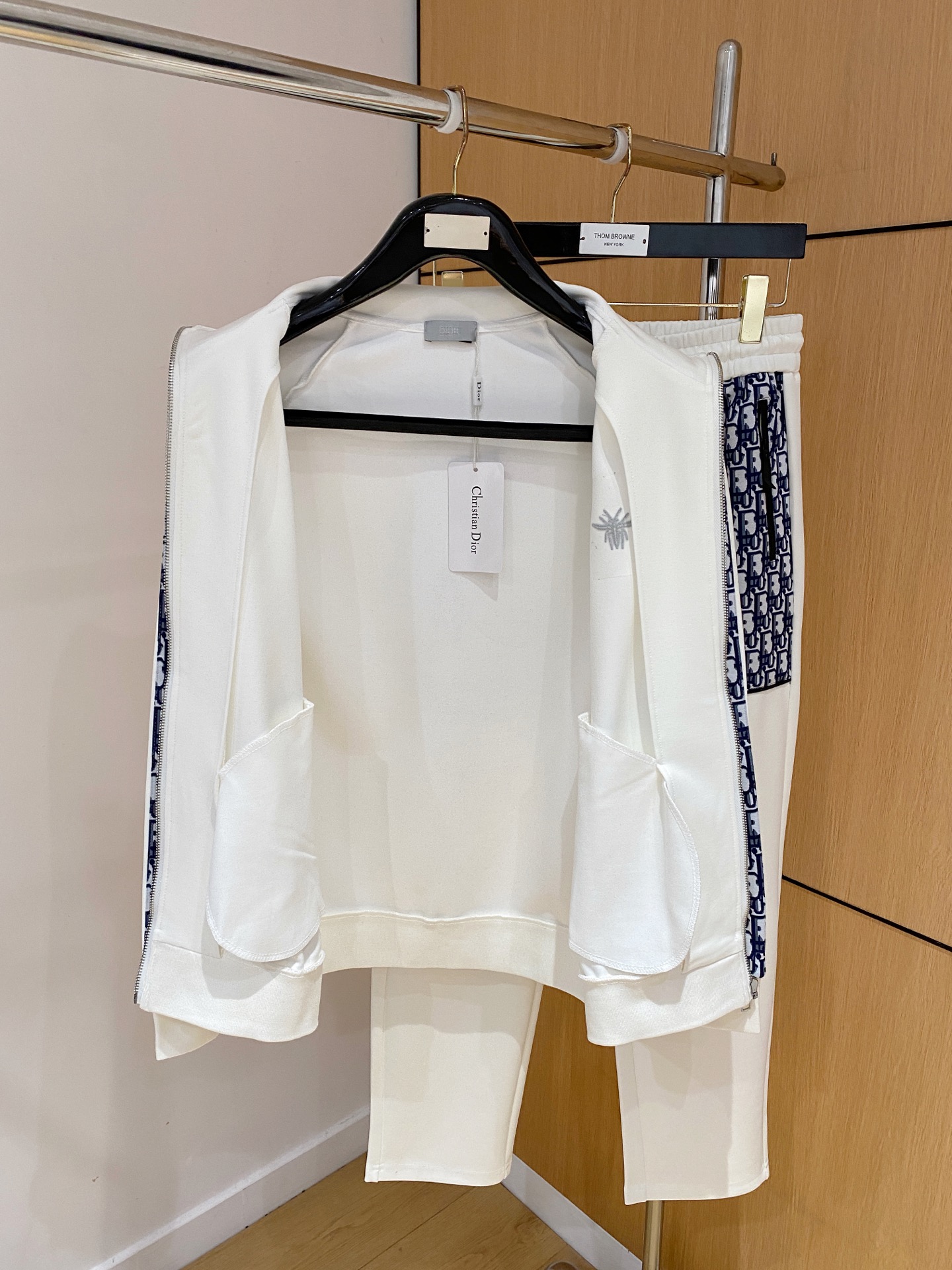 爆款套装来袭 专注官网原版 2025全新爆款开衫卫衣套装 原单狠货🇭🇰倾注顶级设计师的精心之作 就为一个