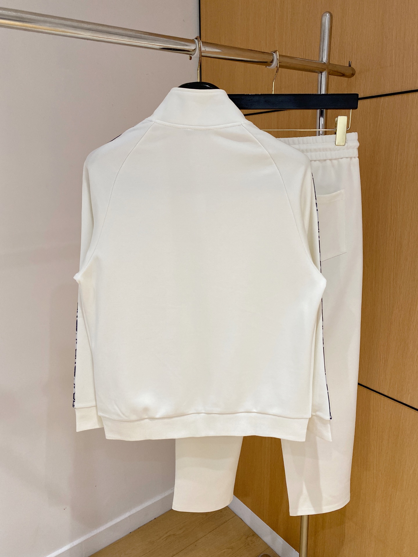 爆款套装来袭 专注官网原版 2025全新爆款开衫卫衣套装 原单狠货🇭🇰倾注顶级设计师的精心之作 就为一个