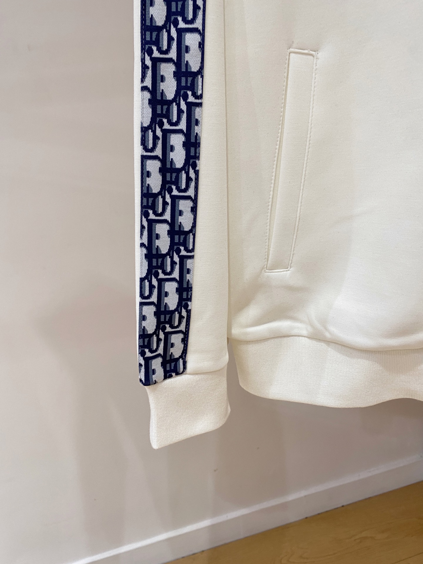 爆款套装来袭 专注官网原版 2025全新爆款开衫卫衣套装 原单狠货🇭🇰倾注顶级设计师的精心之作 就为一个