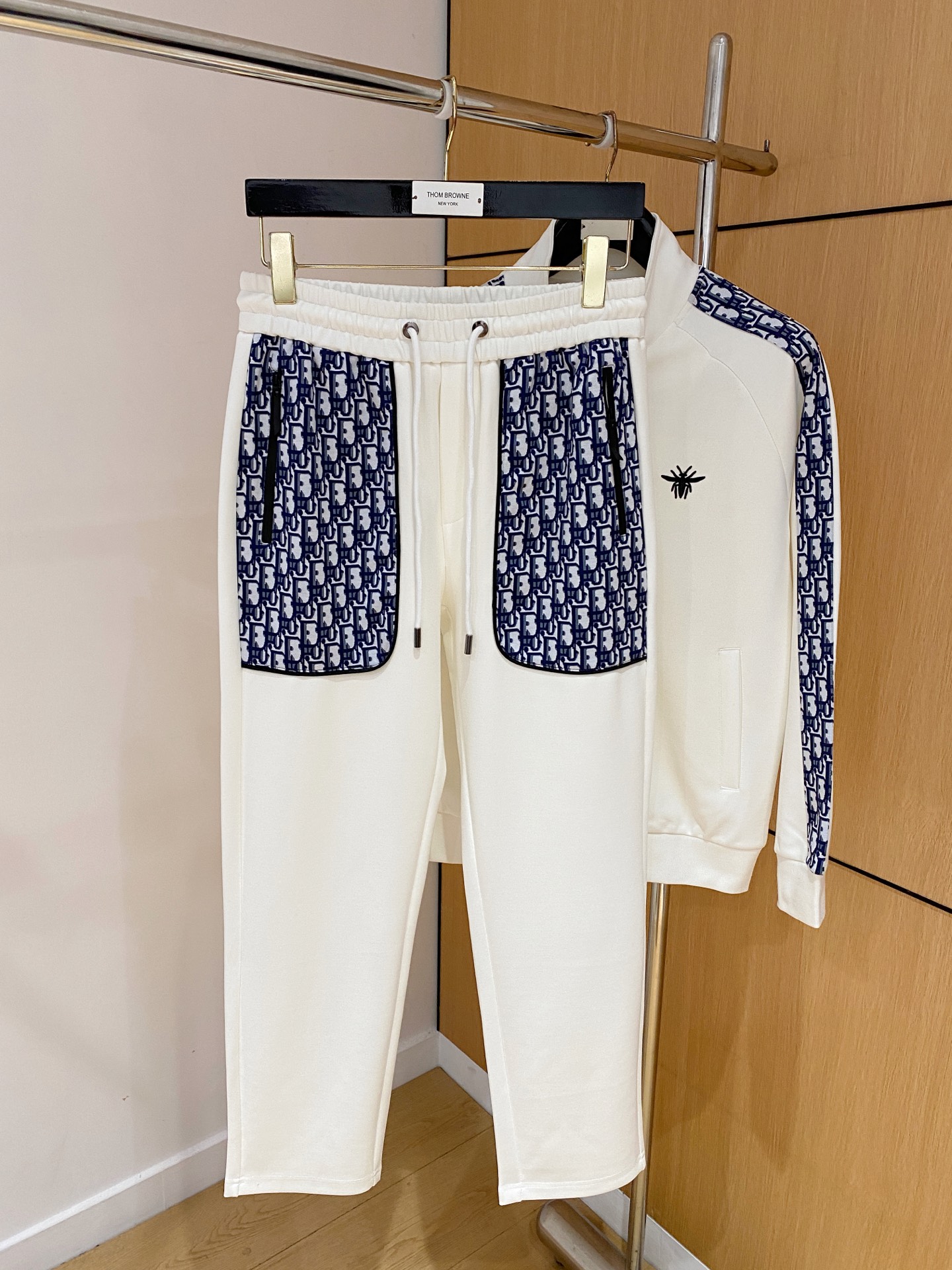 爆款套装来袭 专注官网原版 2025全新爆款开衫卫衣套装 原单狠货🇭🇰倾注顶级设计师的精心之作 就为一个