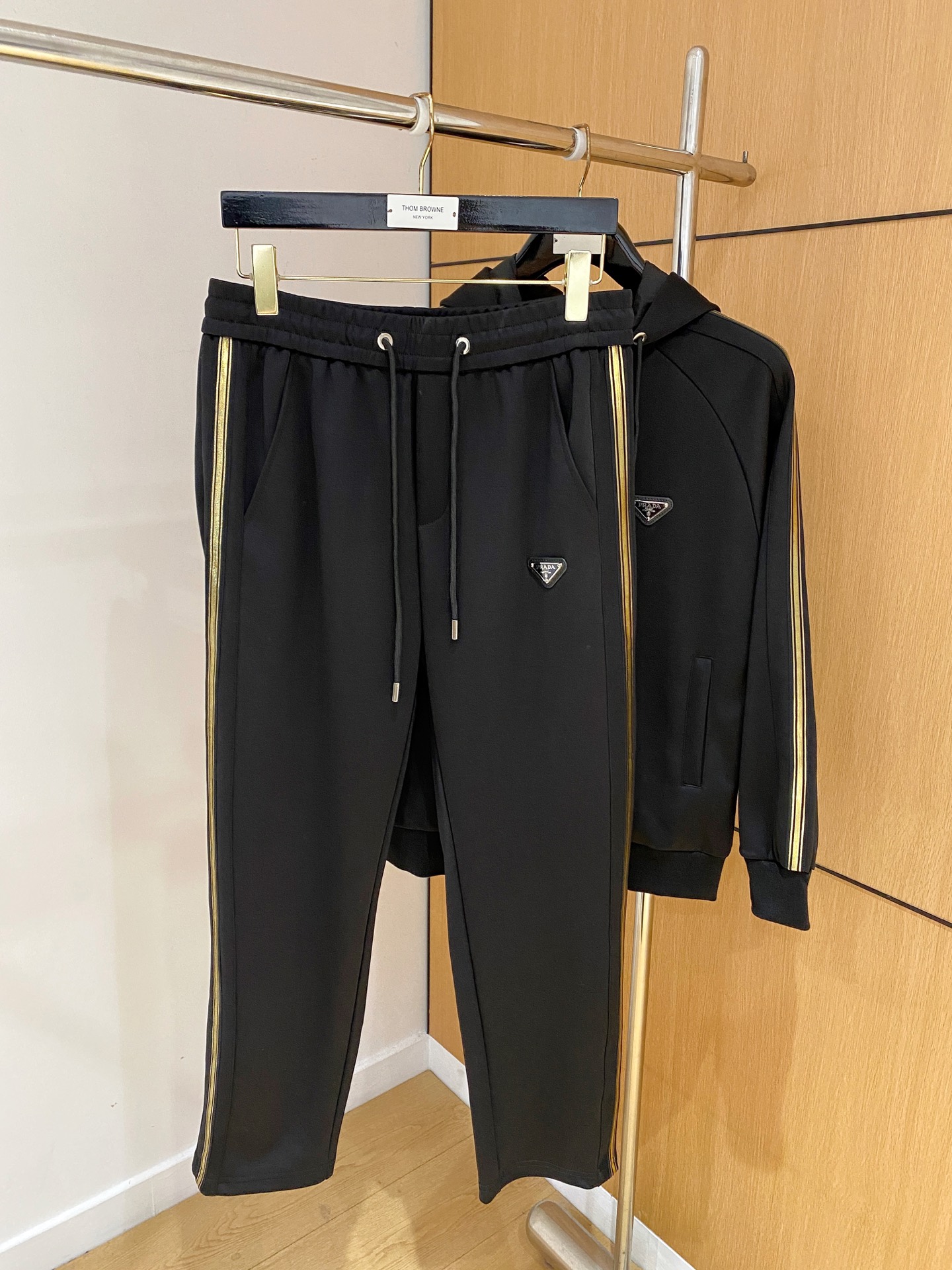 爆款套装来袭 专注官网原版 2025全新爆款开衫卫衣套装 原单狠货🇭🇰倾注顶级设计师的精心之作 就为一个