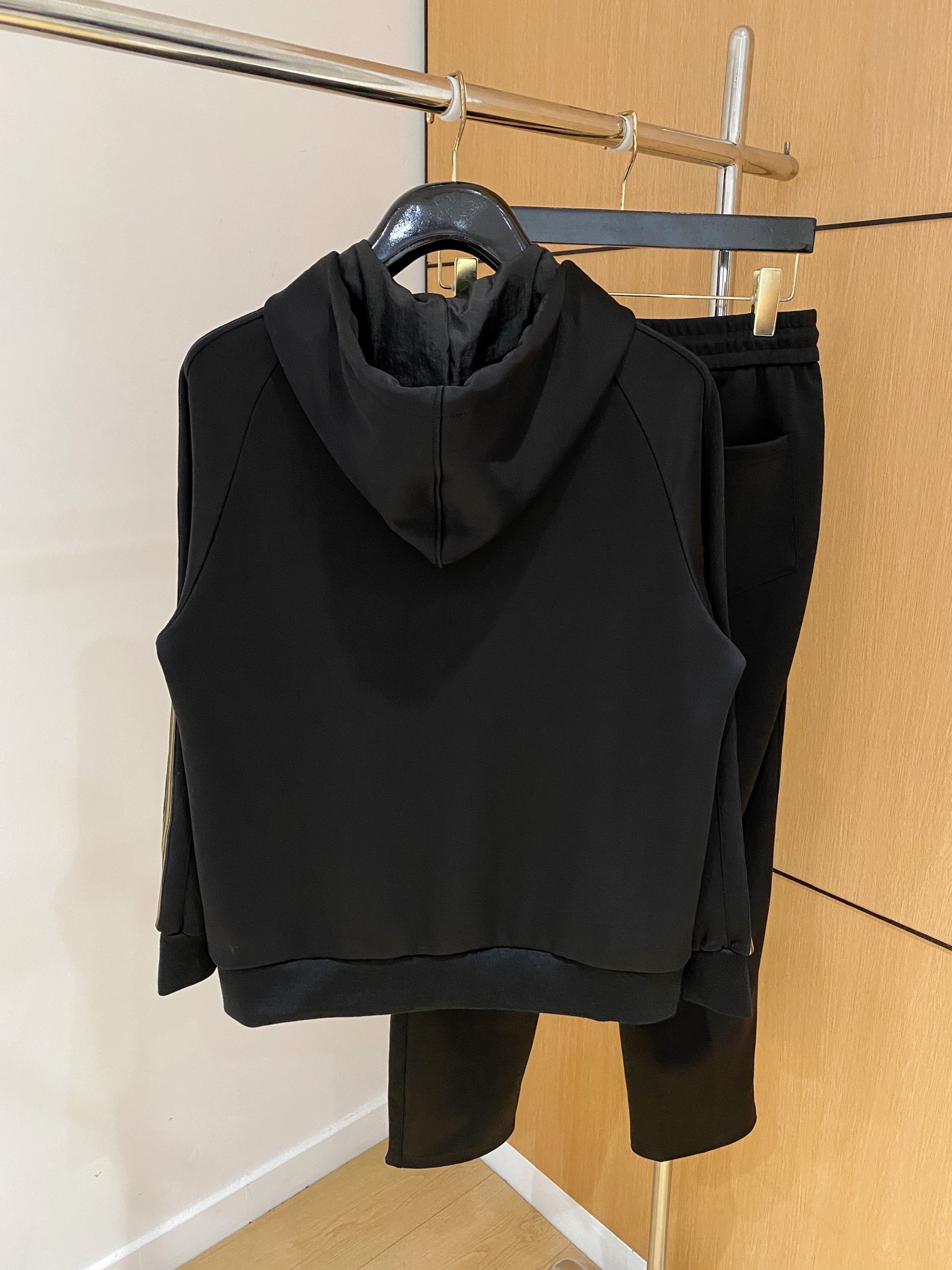 爆款套装来袭 专注官网原版 2025全新爆款开衫卫衣套装 原单狠货🇭🇰倾注顶级设计师的精心之作 就为一个