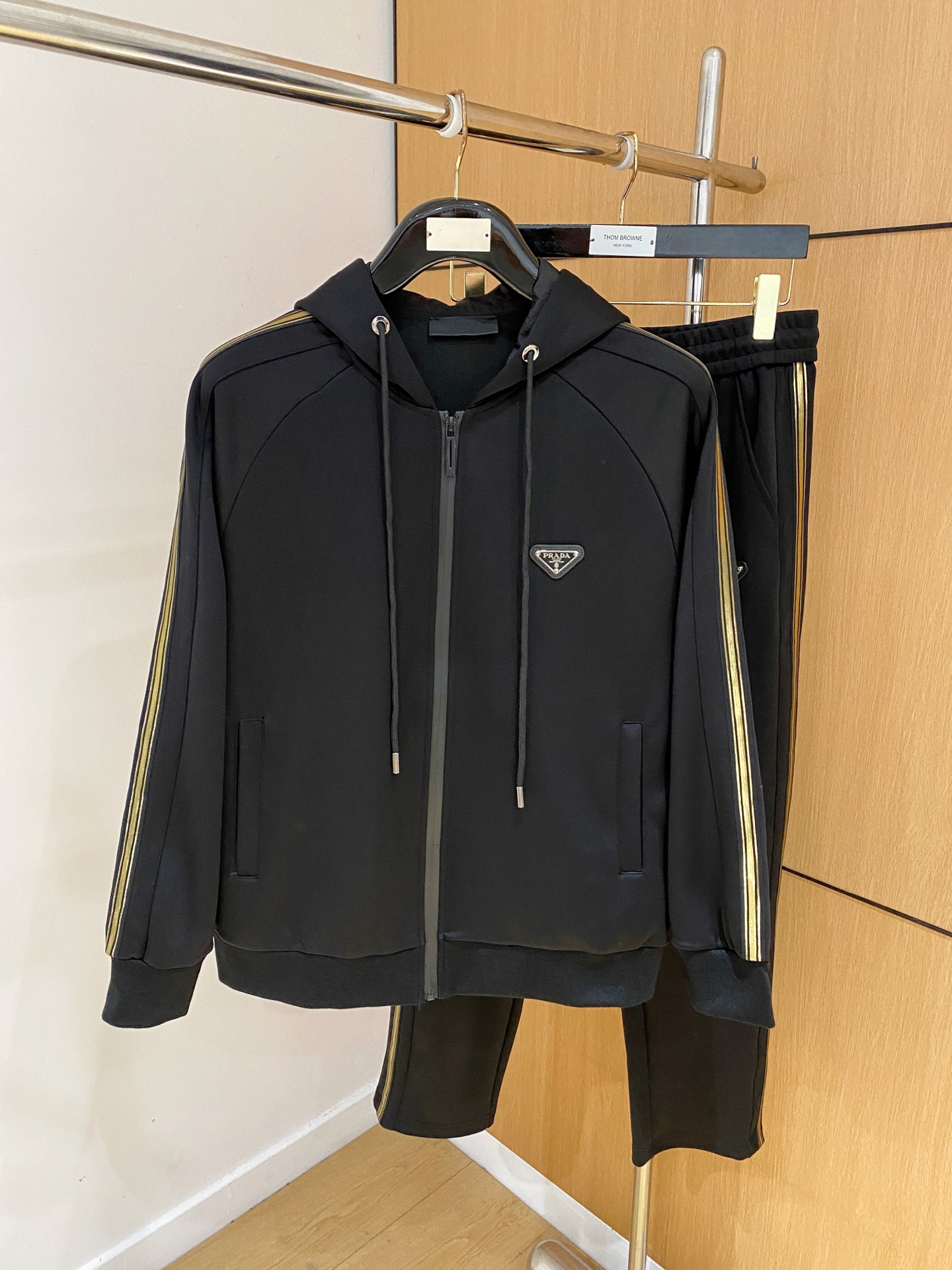 爆款套装来袭 专注官网原版 2025全新爆款开衫卫衣套装 原单狠货🇭🇰倾注顶级设计师的精心之作 就为一个