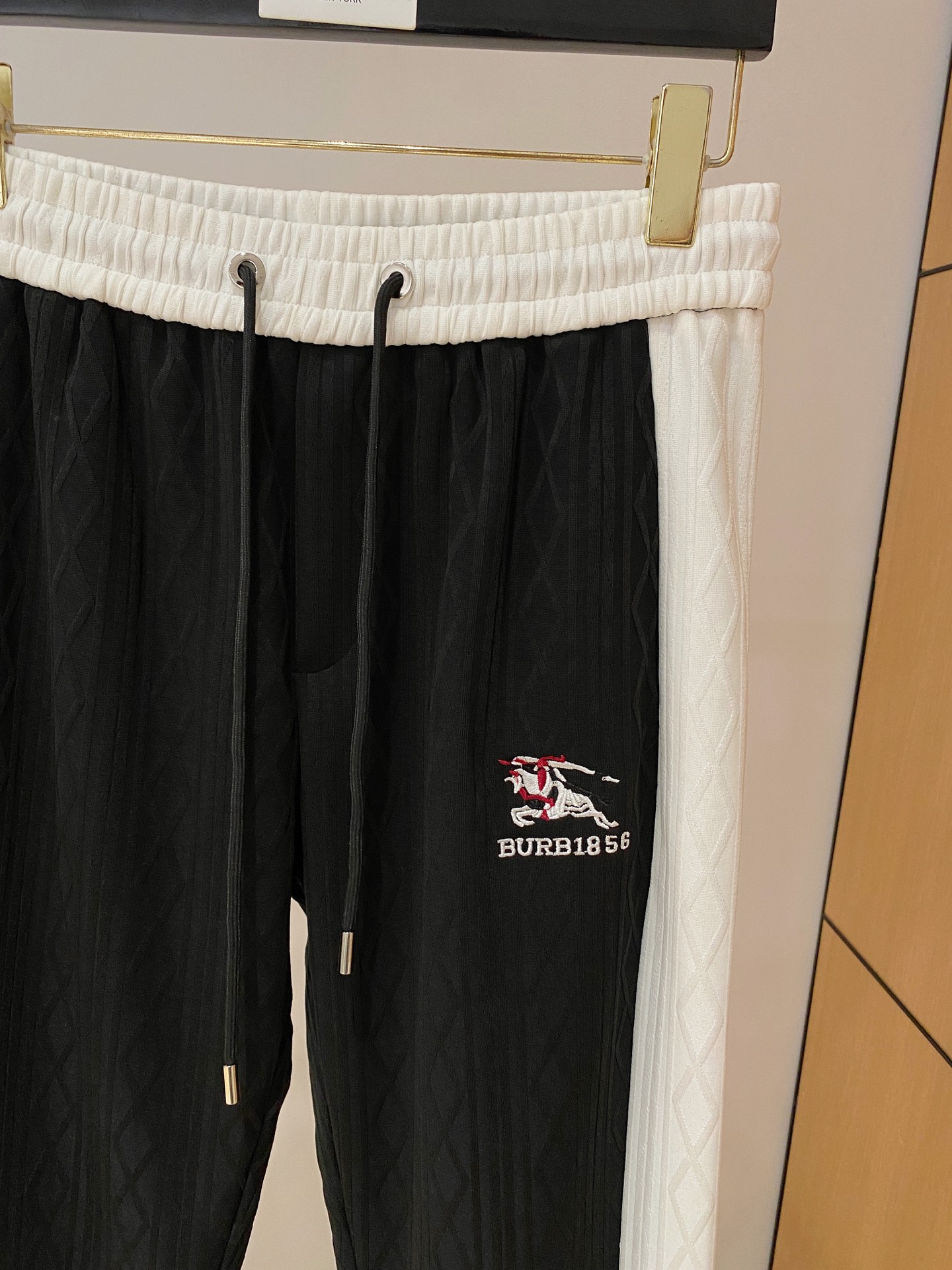 爆款套装来袭 专注官网原版 2025全新爆款开衫卫衣套装 原单狠货🇭🇰倾注顶级设计师的精心之作 就为一个