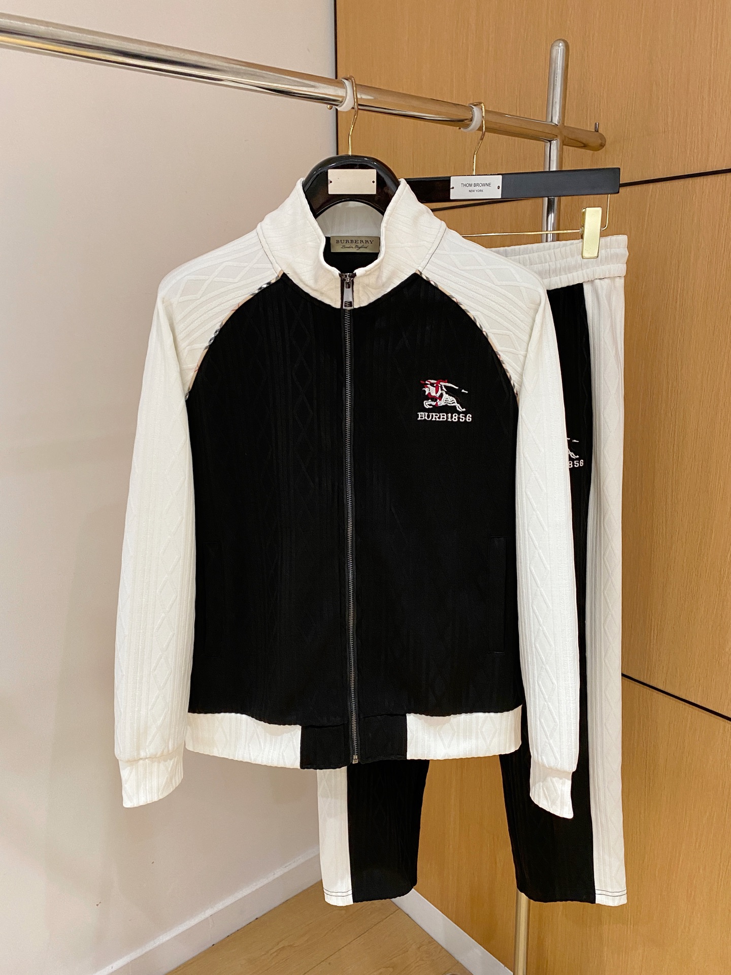 爆款套装来袭 专注官网原版 2025全新爆款开衫卫衣套装 原单狠货🇭🇰倾注顶级设计师的精心之作 就为一个