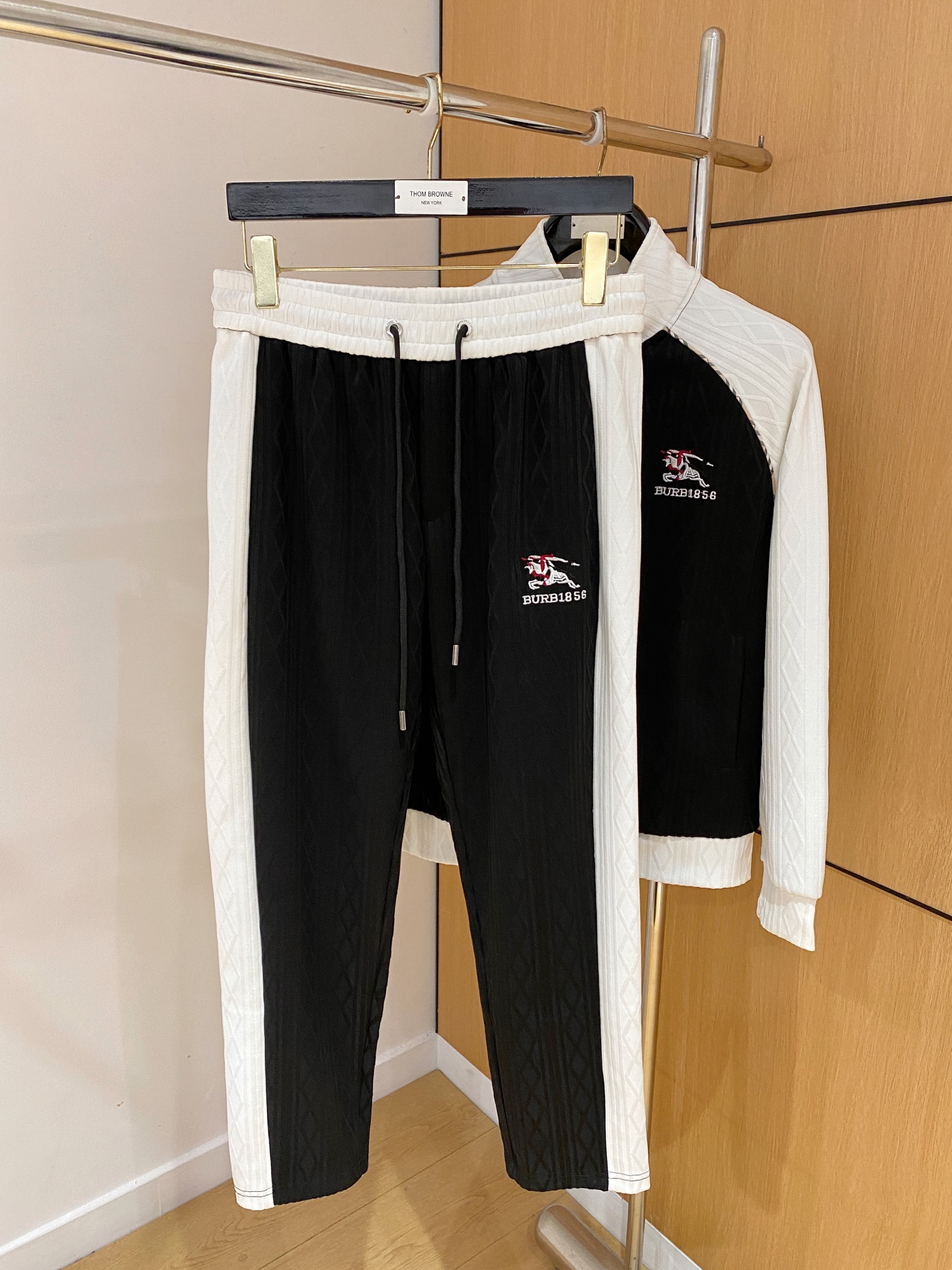 爆款套装来袭 专注官网原版 2025全新爆款开衫卫衣套装 原单狠货🇭🇰倾注顶级设计师的精心之作 就为一个