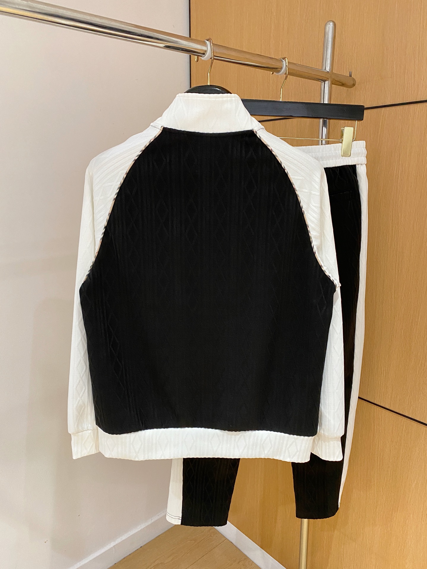 爆款套装来袭 专注官网原版 2025全新爆款开衫卫衣套装 原单狠货🇭🇰倾注顶级设计师的精心之作 就为一个