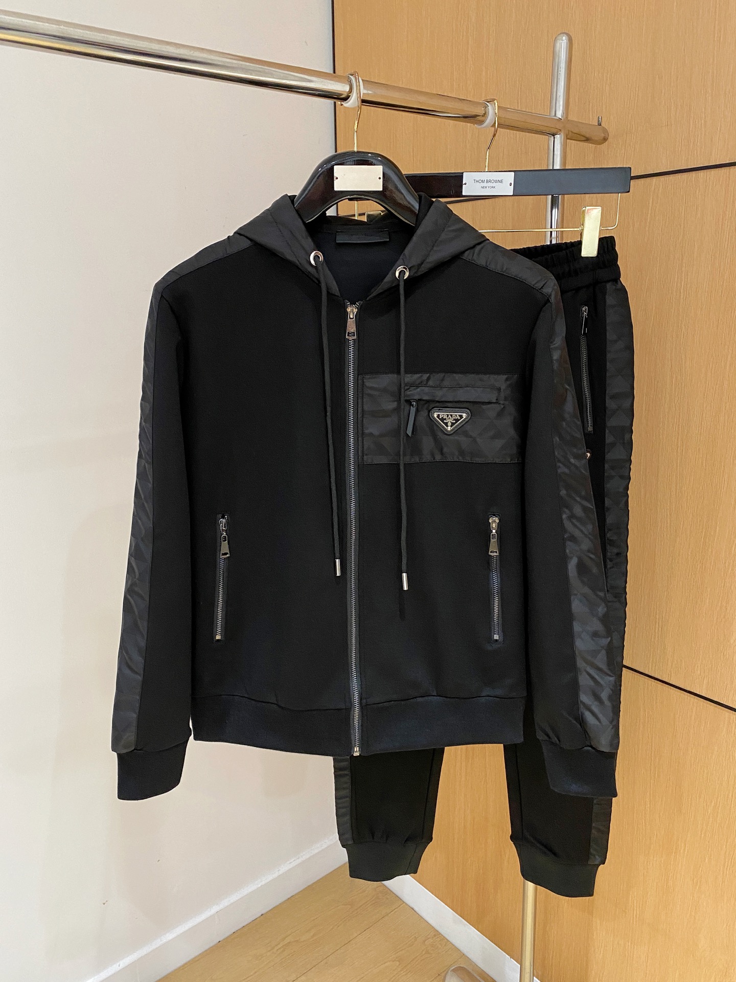 爆款套装来袭 专注官网原版 2025全新爆款开衫卫衣套装 原单狠货🇭🇰倾注顶级设计师的精心之作 就为一个