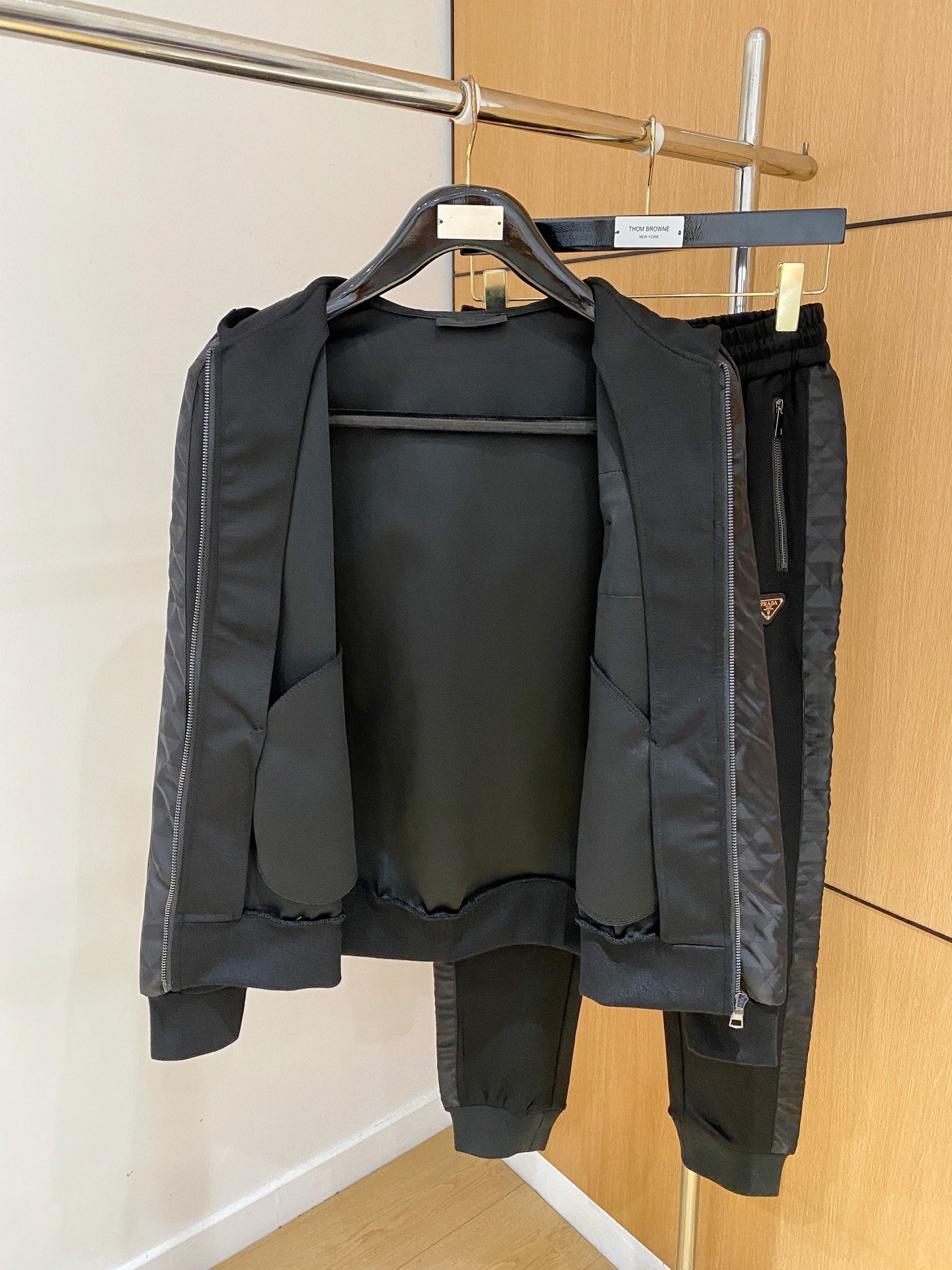 爆款套装来袭 专注官网原版 2025全新爆款开衫卫衣套装 原单狠货🇭🇰倾注顶级设计师的精心之作 就为一个