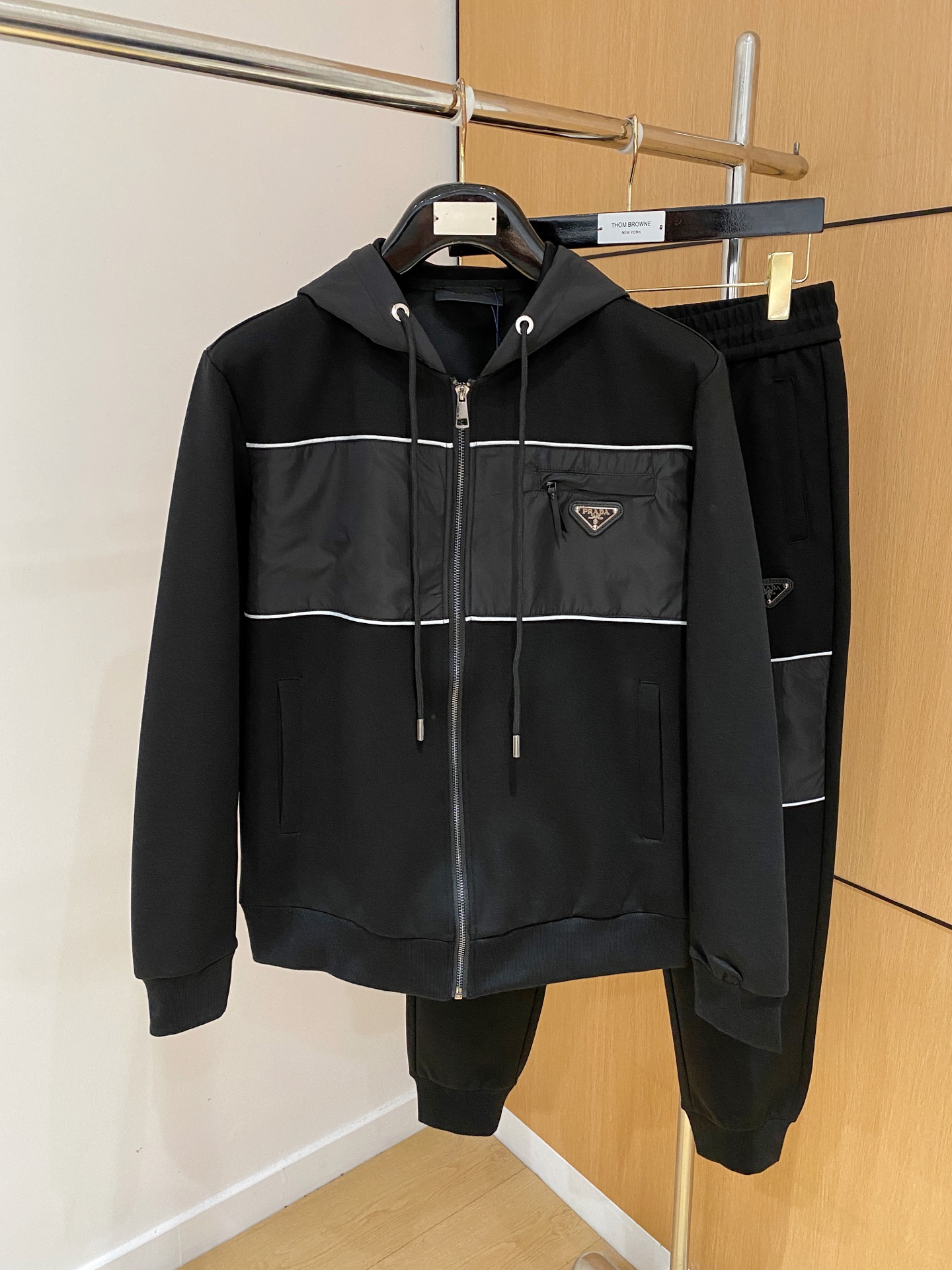 爆款套装来袭 专注官网原版 2025全新爆款开衫卫衣套装 原单狠货🇭🇰倾注顶级设计师的精心之作 就为一个