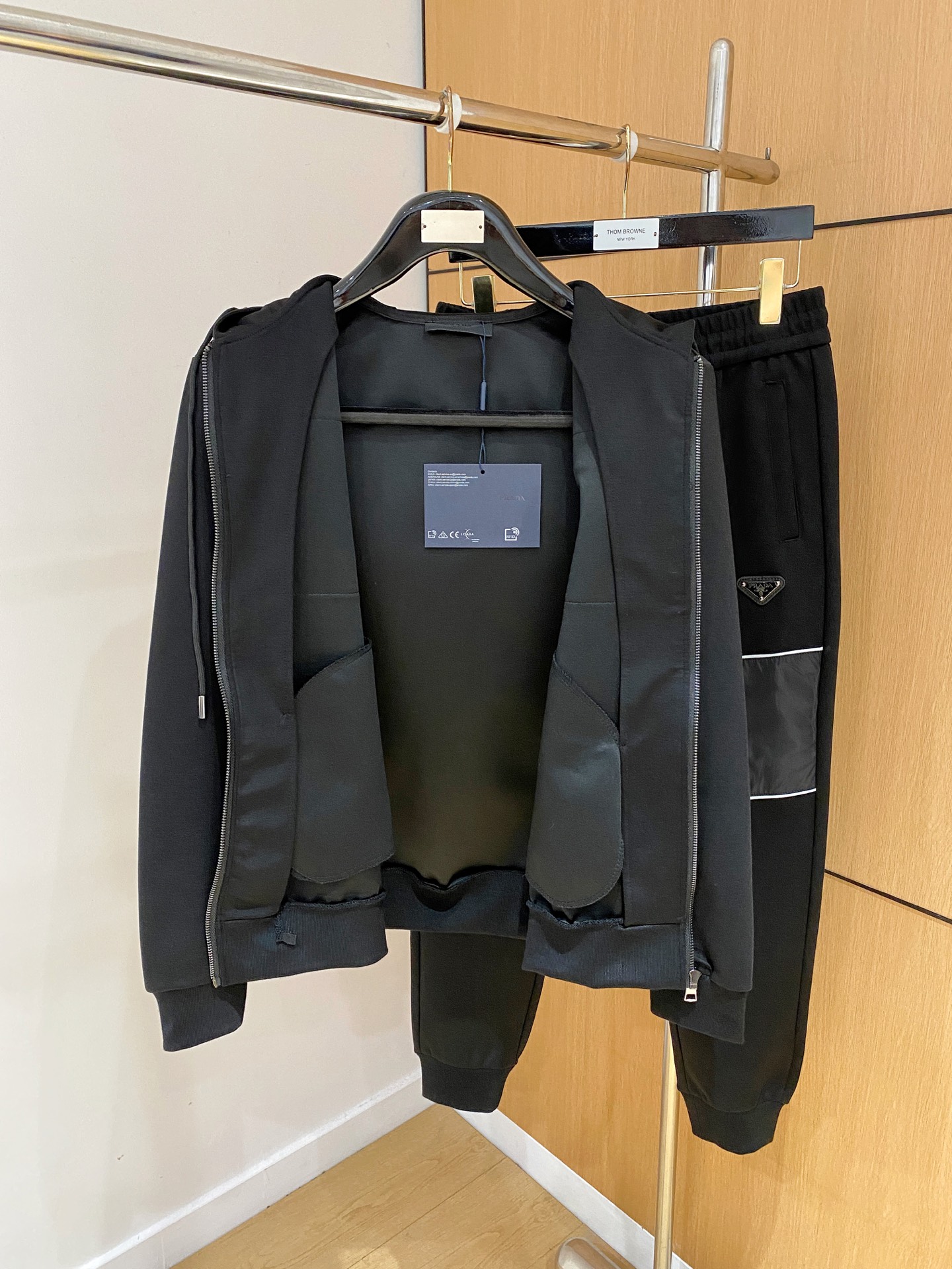 爆款套装来袭 专注官网原版 2025全新爆款开衫卫衣套装 原单狠货🇭🇰倾注顶级设计师的精心之作 就为一个