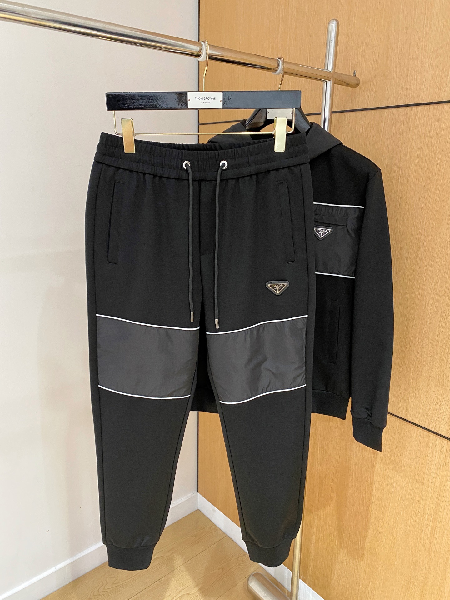 爆款套装来袭 专注官网原版 2025全新爆款开衫卫衣套装 原单狠货🇭🇰倾注顶级设计师的精心之作 就为一个