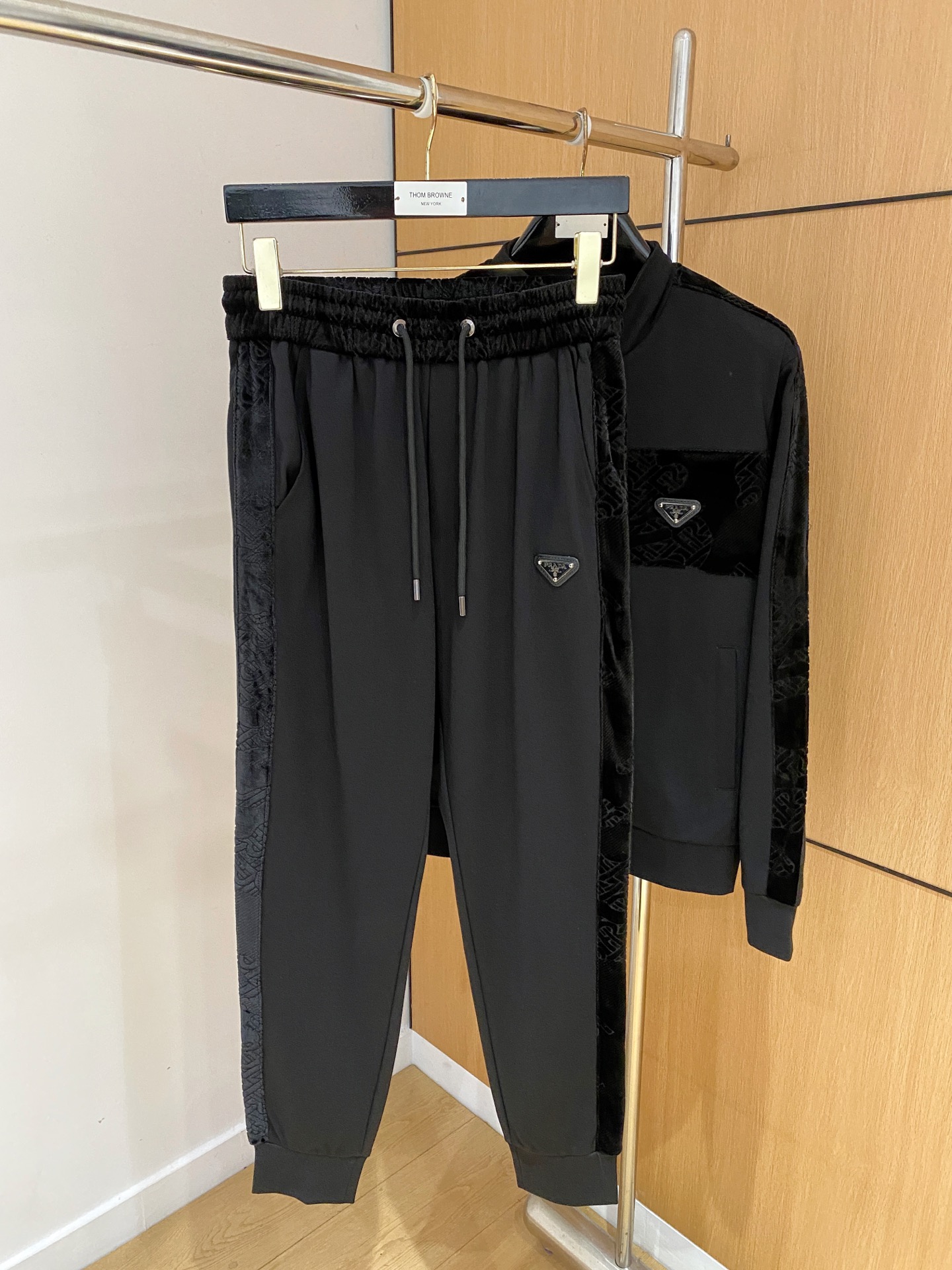 爆款套装来袭 专注官网原版 2025全新爆款开衫卫衣套装 原单狠货🇭🇰倾注顶级设计师的精心之作 就为一个