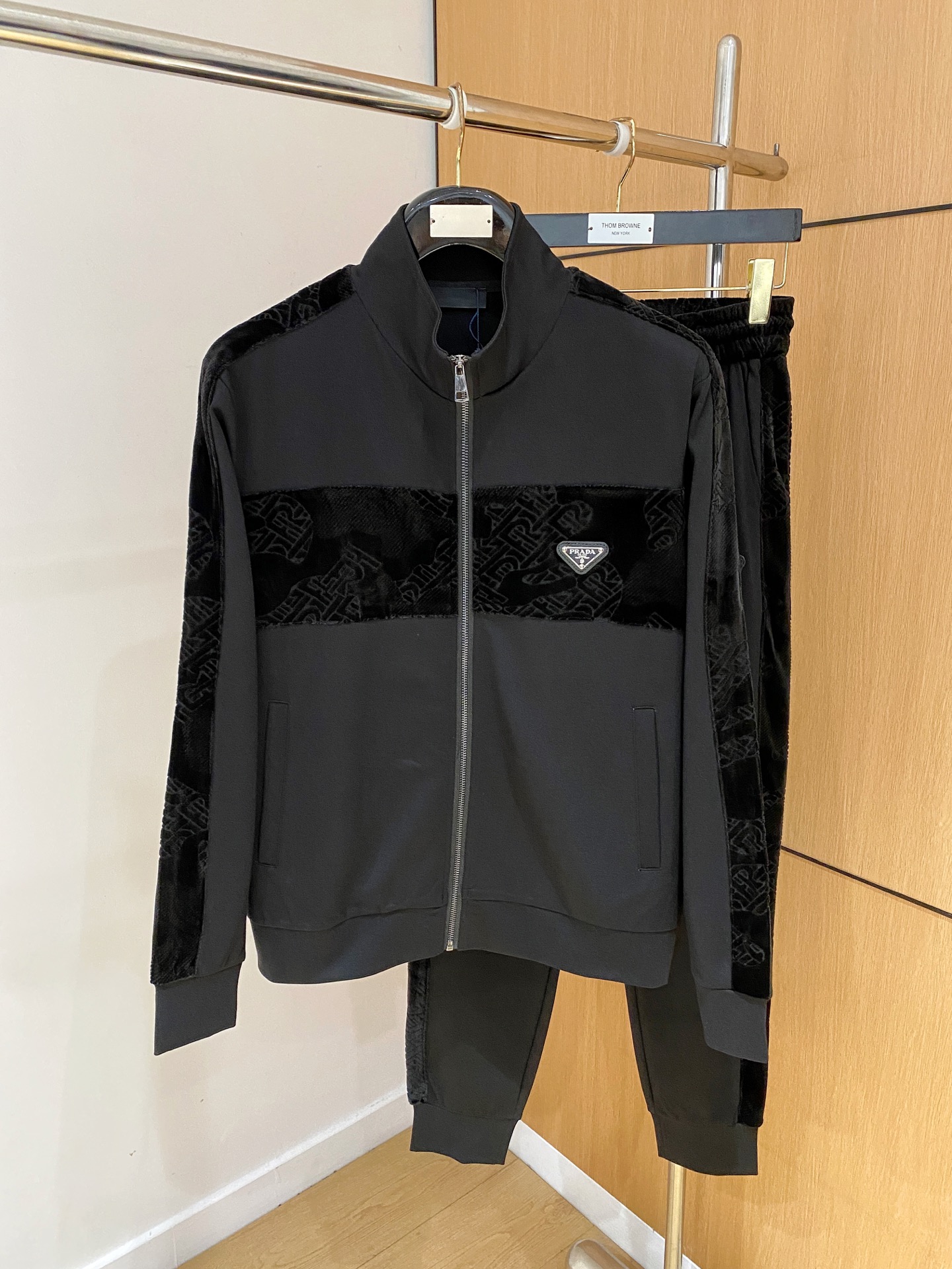 爆款套装来袭 专注官网原版 2025全新爆款开衫卫衣套装 原单狠货🇭🇰倾注顶级设计师的精心之作 就为一个