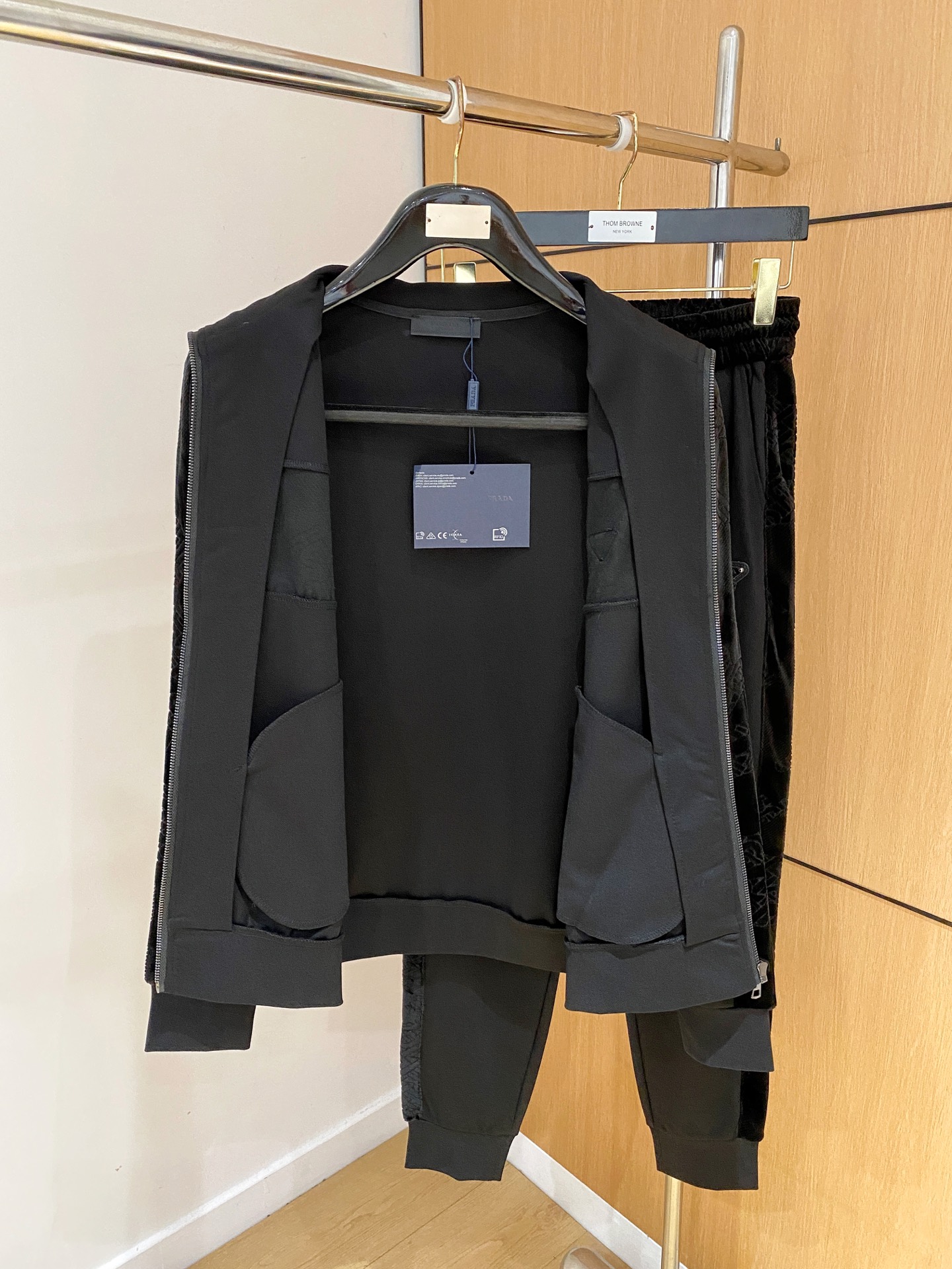 爆款套装来袭 专注官网原版 2025全新爆款开衫卫衣套装 原单狠货🇭🇰倾注顶级设计师的精心之作 就为一个