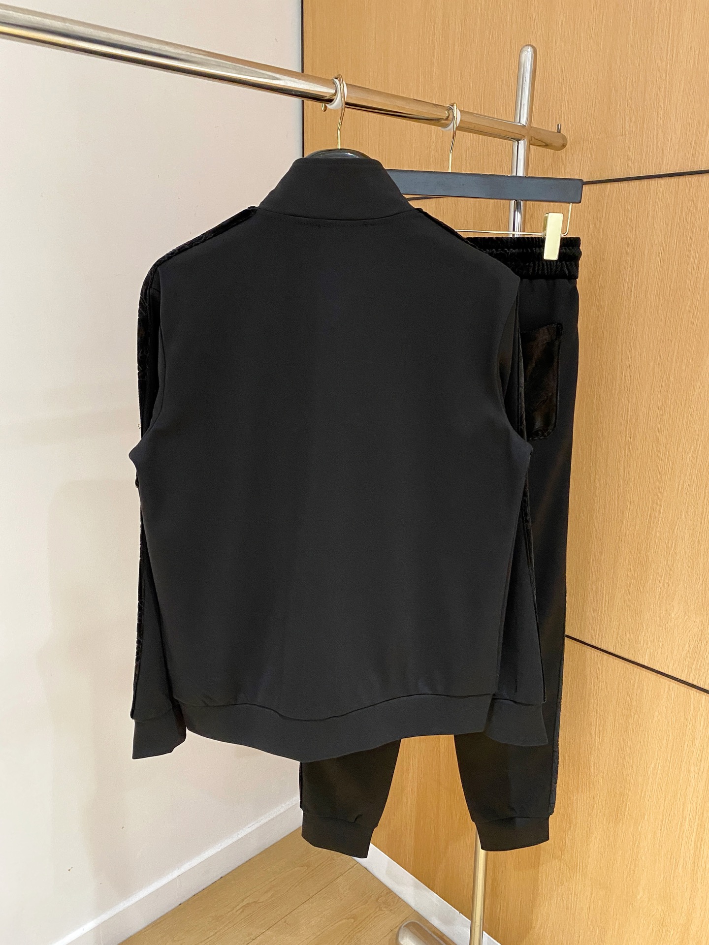 爆款套装来袭 专注官网原版 2025全新爆款开衫卫衣套装 原单狠货🇭🇰倾注顶级设计师的精心之作 就为一个