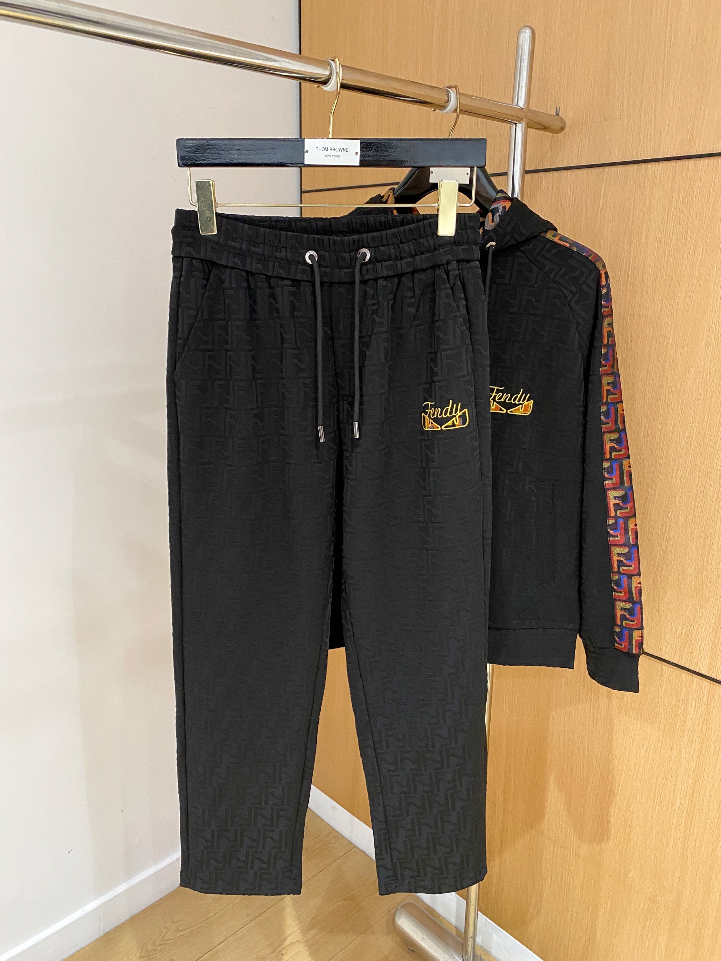 爆款套装来袭 专注官网原版 2025全新爆款开衫卫衣套装 原单狠货🇭🇰倾注顶级设计师的精心之作 就为一个