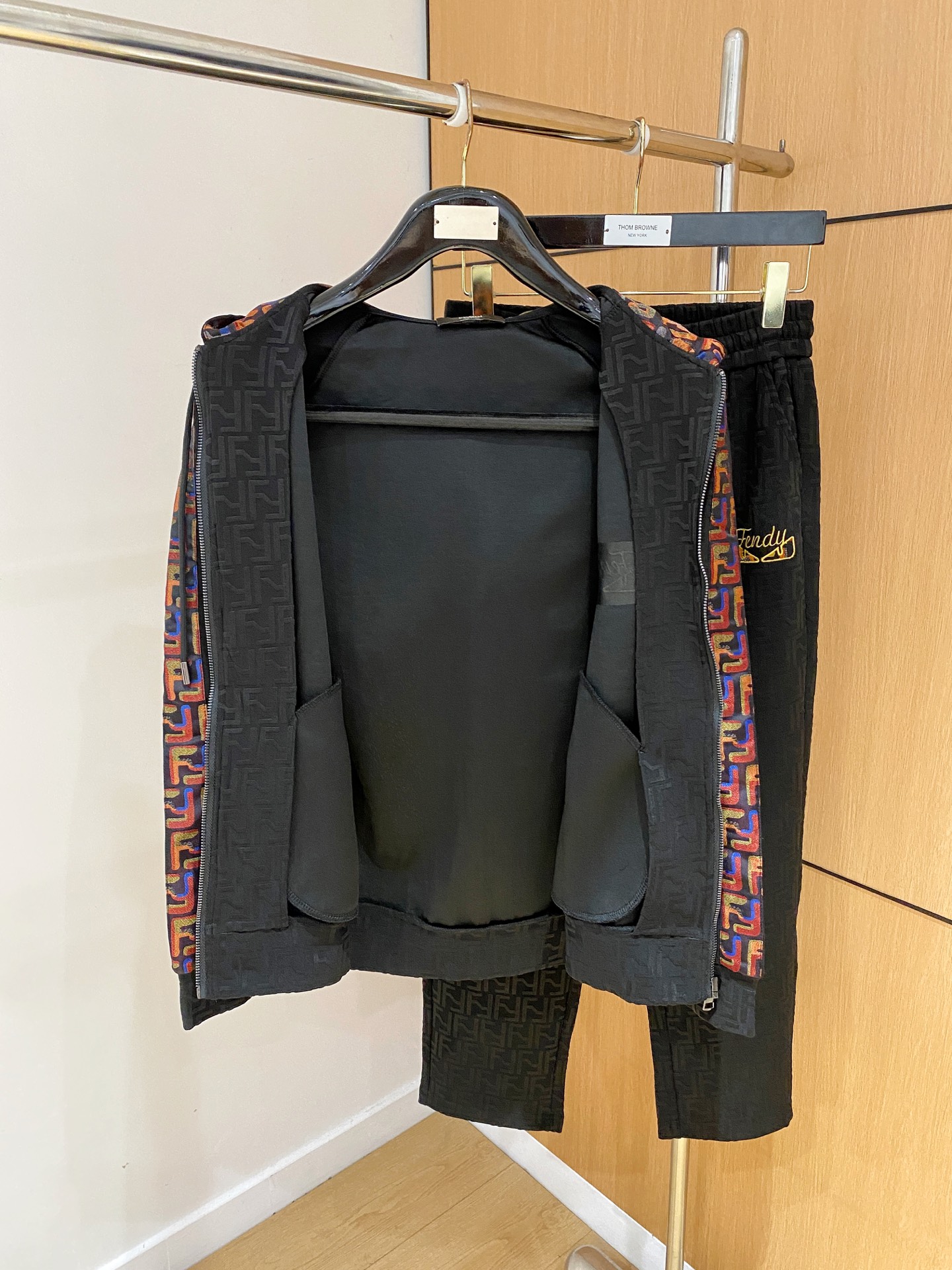 爆款套装来袭 专注官网原版 2025全新爆款开衫卫衣套装 原单狠货🇭🇰倾注顶级设计师的精心之作 就为一个