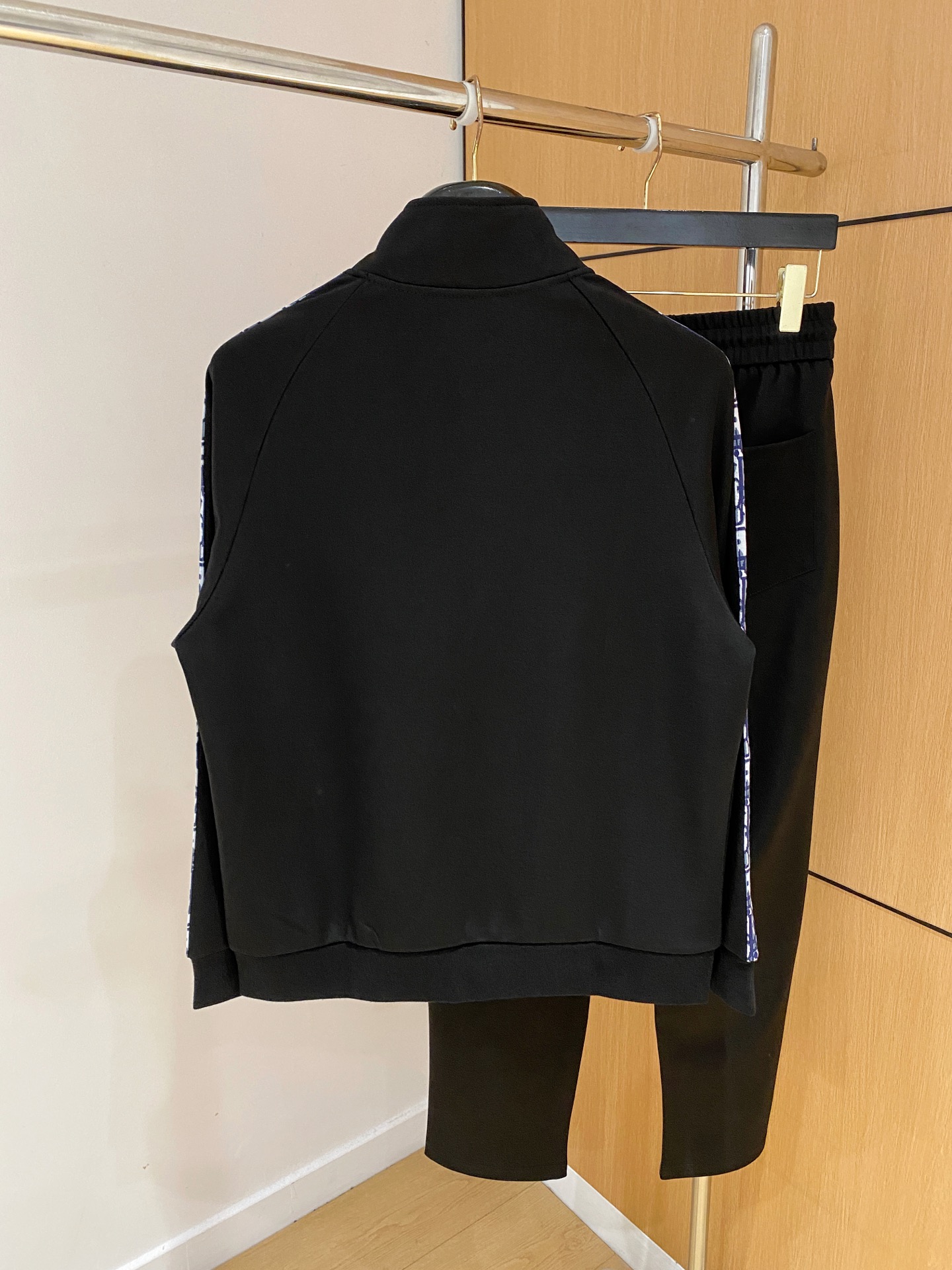 爆款套装来袭 专注官网原版 2025全新爆款开衫卫衣套装 原单狠货🇭🇰倾注顶级设计师的精心之作 就为一个