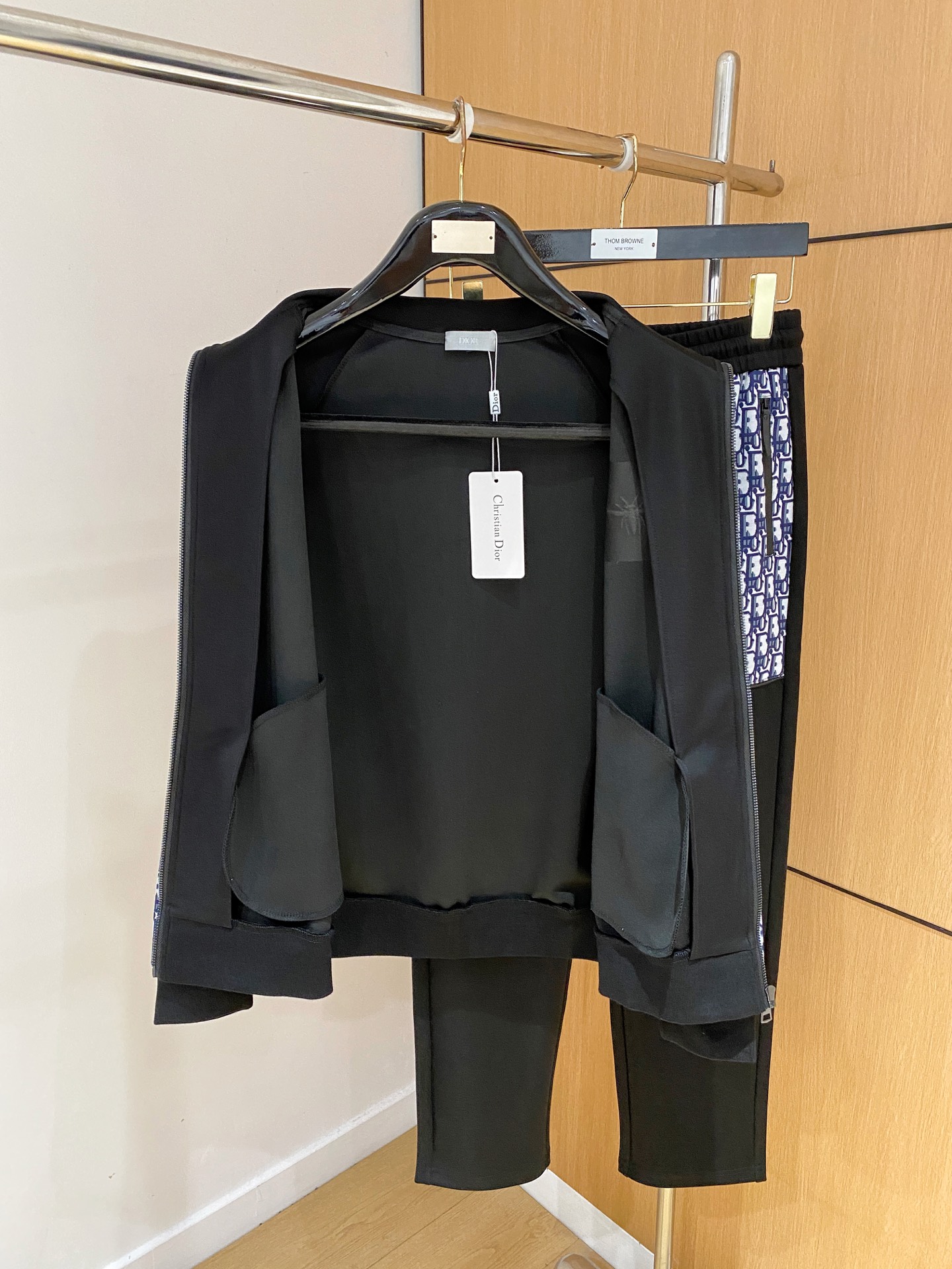 爆款套装来袭 专注官网原版 2025全新爆款开衫卫衣套装 原单狠货🇭🇰倾注顶级设计师的精心之作 就为一个