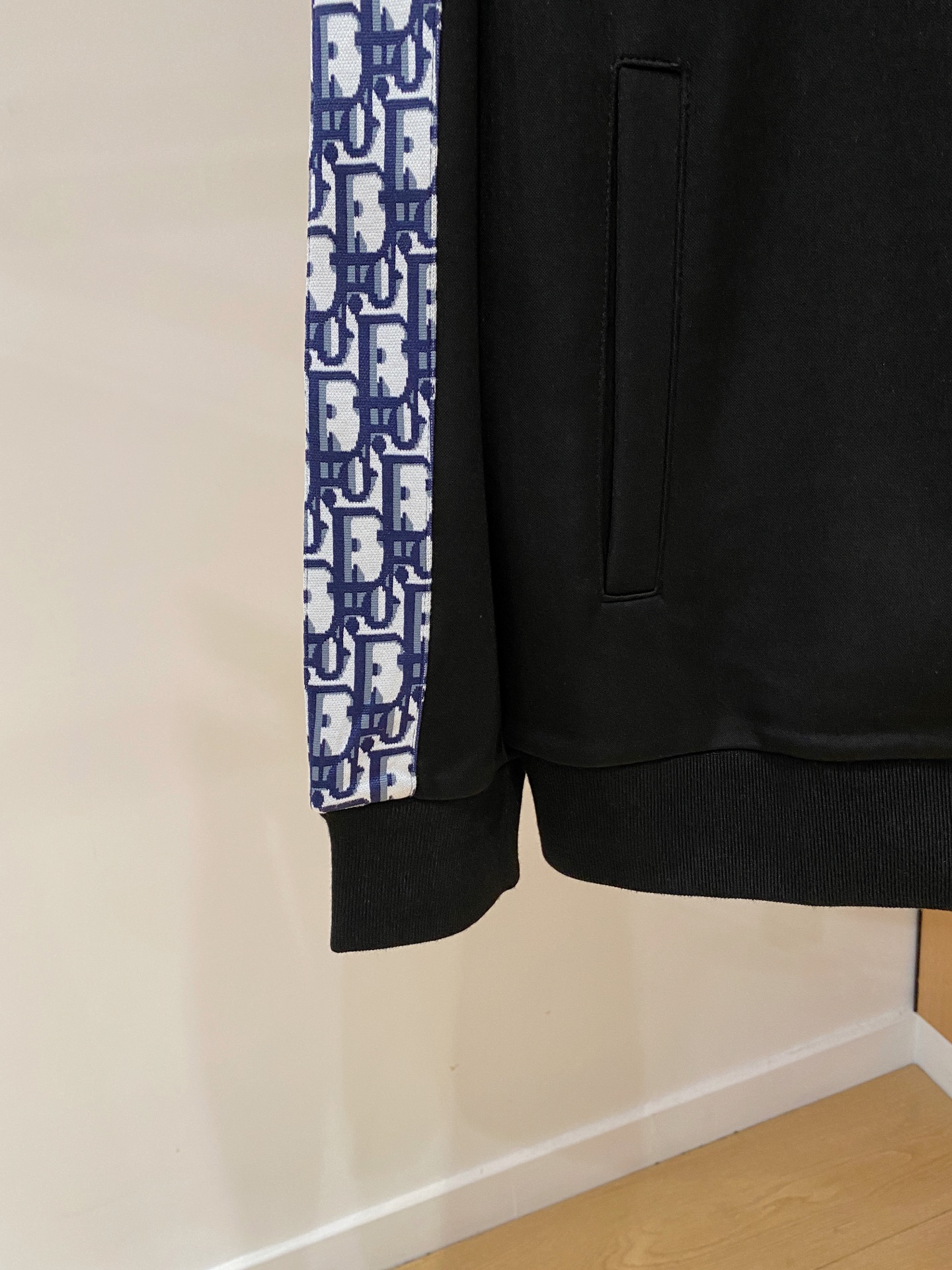 爆款套装来袭 专注官网原版 2025全新爆款开衫卫衣套装 原单狠货🇭🇰倾注顶级设计师的精心之作 就为一个