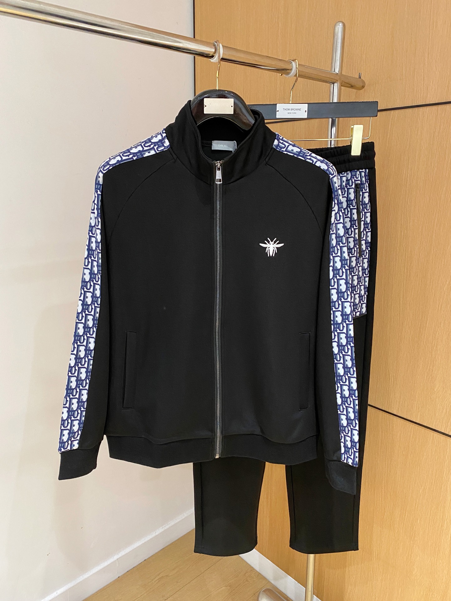 爆款套装来袭 专注官网原版 2025全新爆款开衫卫衣套装 原单狠货🇭🇰倾注顶级设计师的精心之作 就为一个