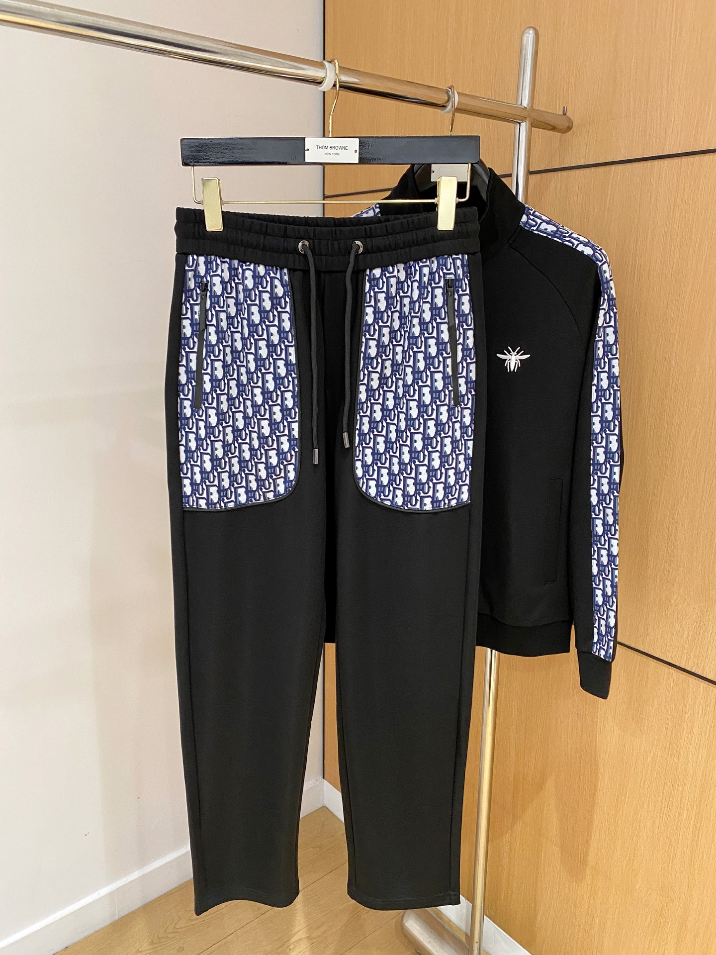 爆款套装来袭 专注官网原版 2025全新爆款开衫卫衣套装 原单狠货🇭🇰倾注顶级设计师的精心之作 就为一个