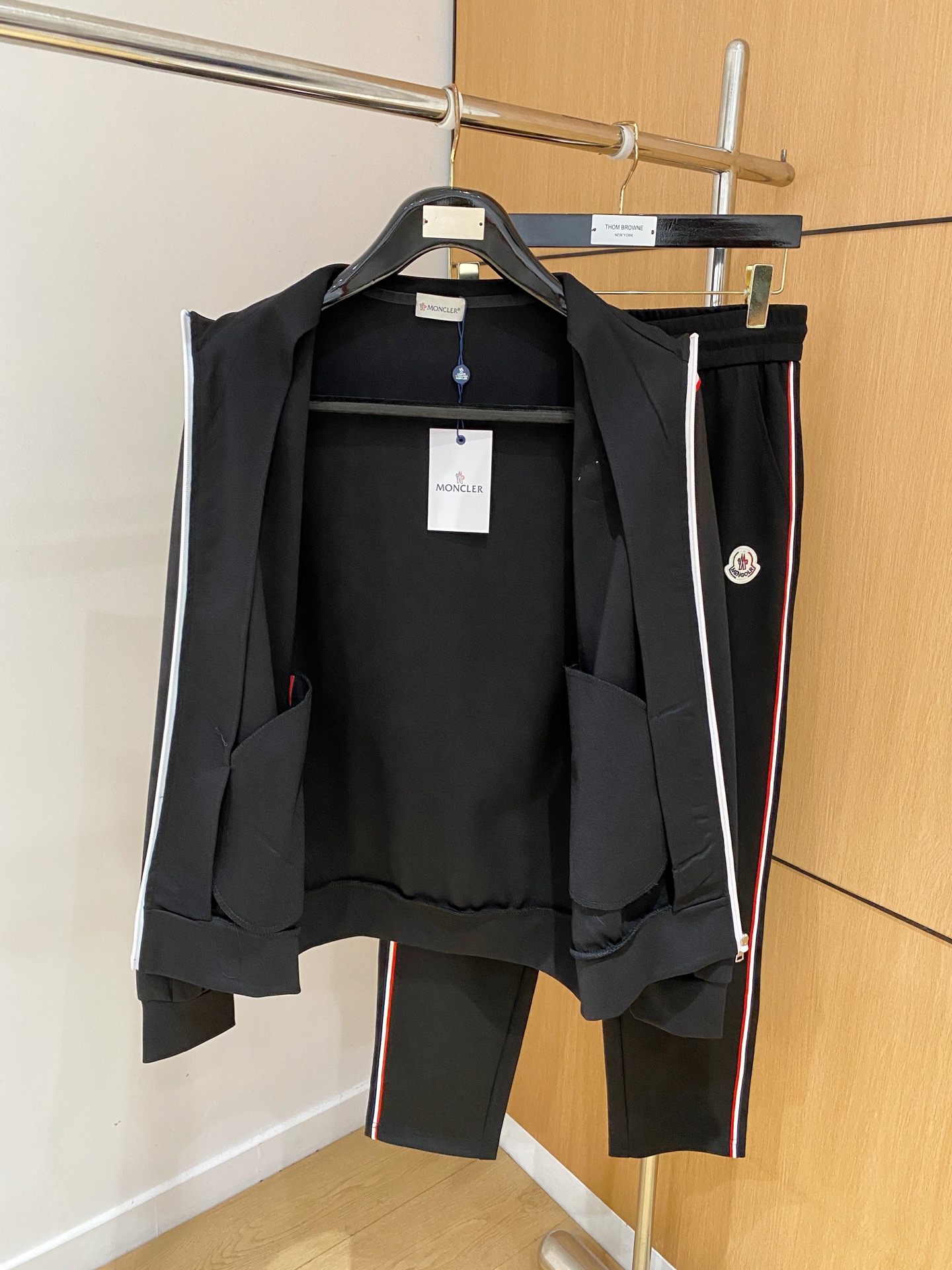 爆款套装来袭 专注官网原版 2025全新爆款开衫卫衣套装 原单狠货🇭🇰倾注顶级设计师的精心之作 就为一个