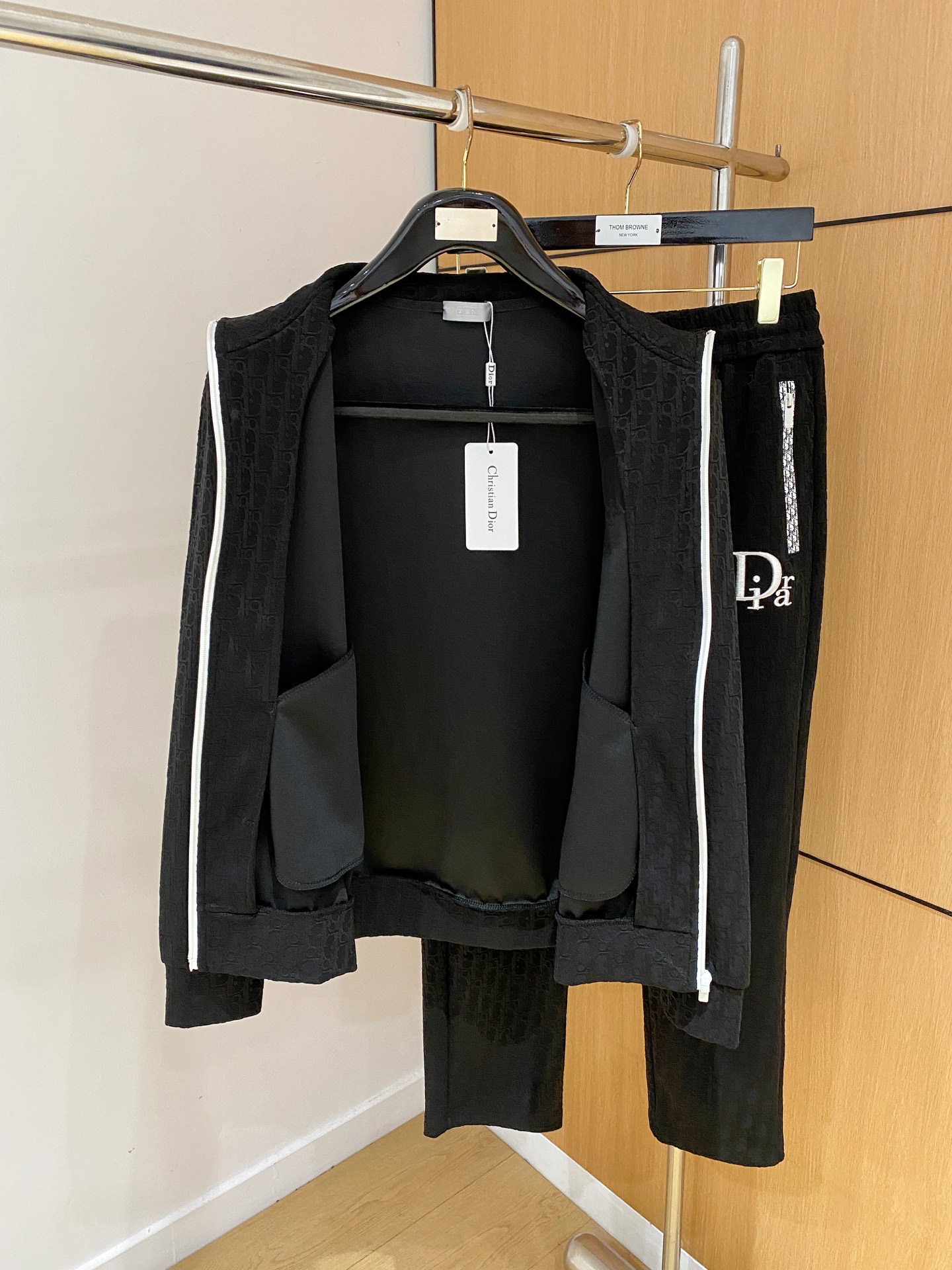 爆款套装来袭 专注官网原版 2025全新爆款开衫卫衣套装 原单狠货🇭🇰倾注顶级设计师的精心之作 就为一个