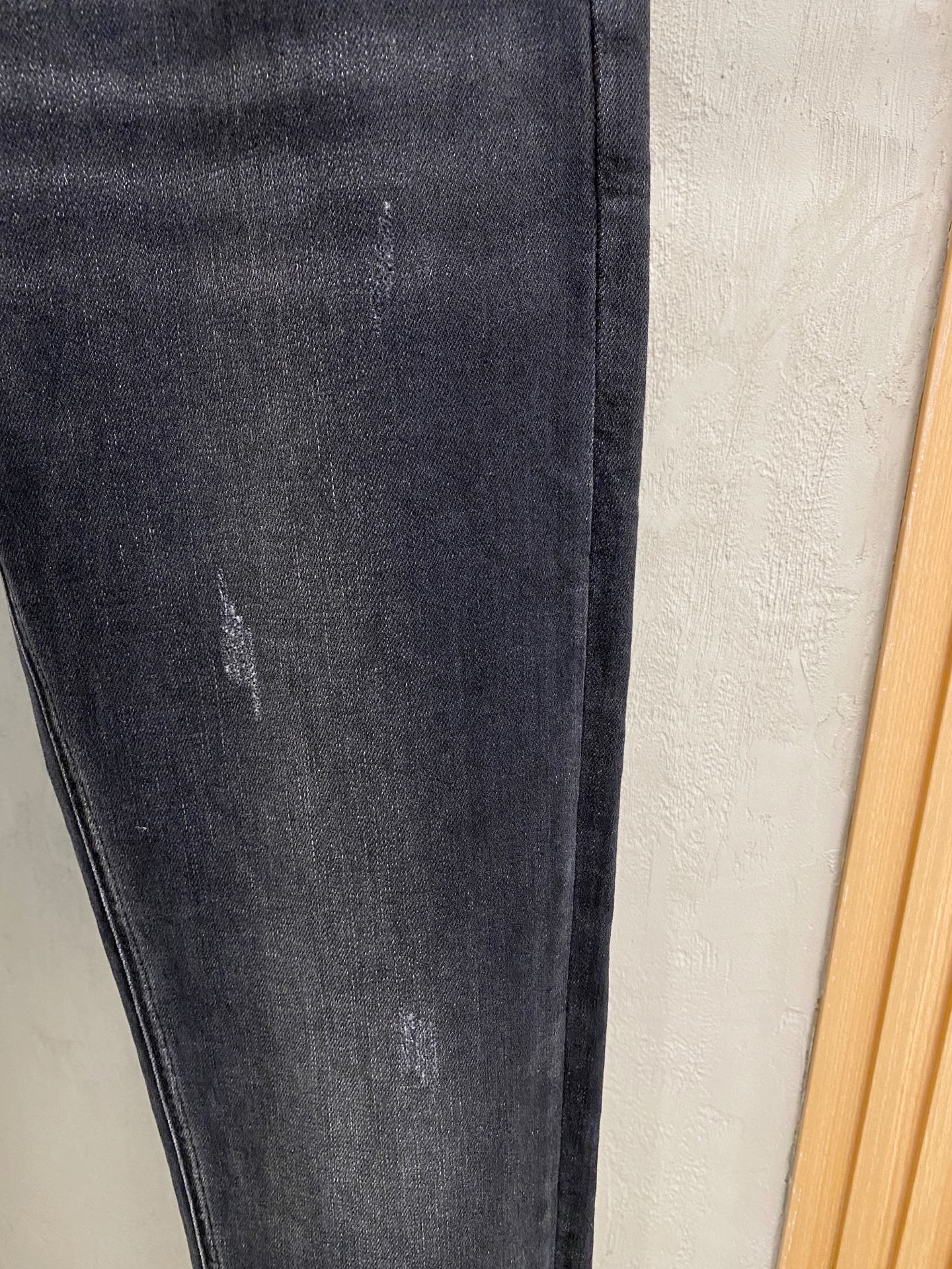 专柜🆕2025秋冬设计推荐 热卖牛仔裤🆕柔软亲肤面料 奢华头层牛皮腰牌 经典蓝洗水 专柜限量款 奢华感订