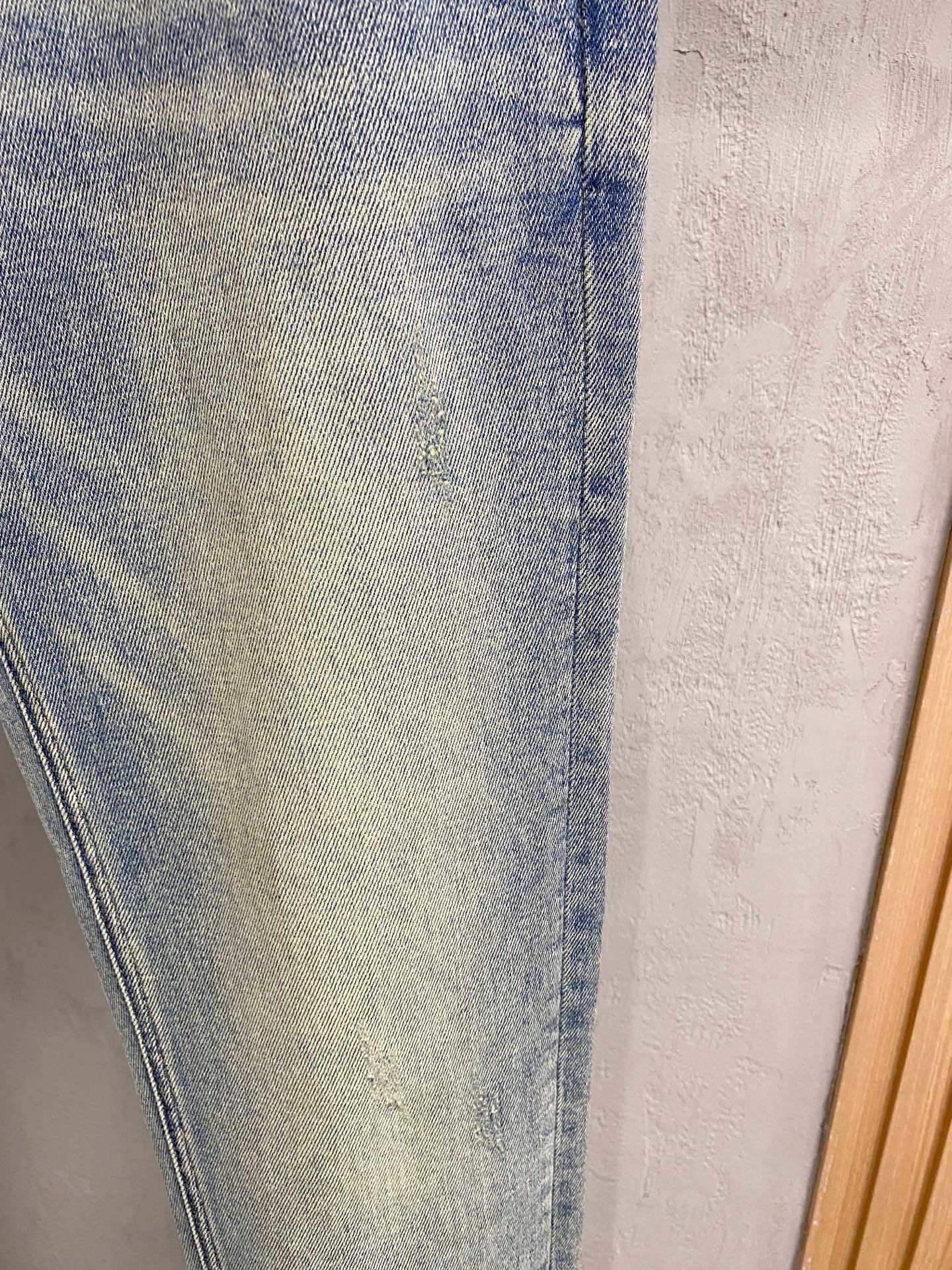 专柜🆕2025秋冬设计推荐 热卖牛仔裤🆕柔软亲肤面料 奢华头层牛皮腰牌 经典蓝洗水 专柜限量款 奢华感订