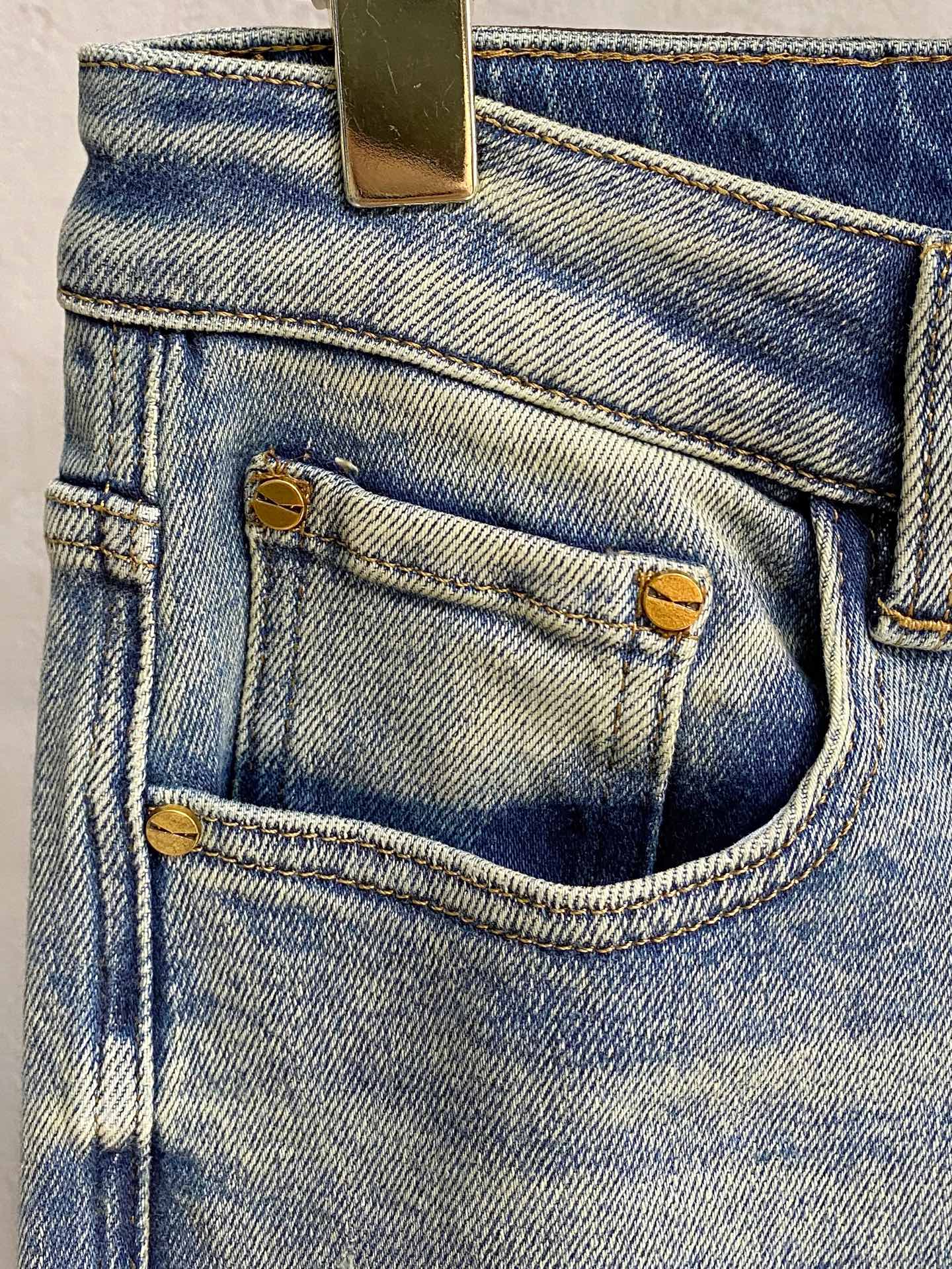 专柜🆕2025秋冬设计推荐 热卖牛仔裤🆕柔软亲肤面料 奢华头层牛皮腰牌 经典蓝洗水 专柜限量款 奢华感订