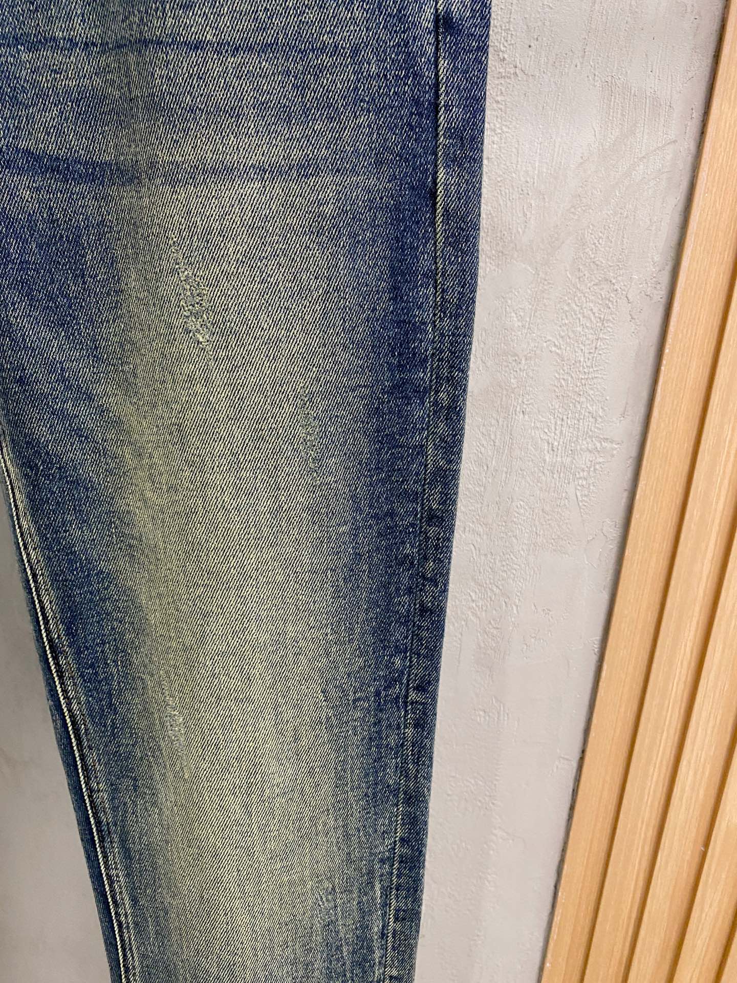 专柜🆕2025秋冬设计推荐 热卖牛仔裤🆕柔软亲肤面料 奢华头层牛皮腰牌 经典蓝洗水 专柜限量款 奢华感订