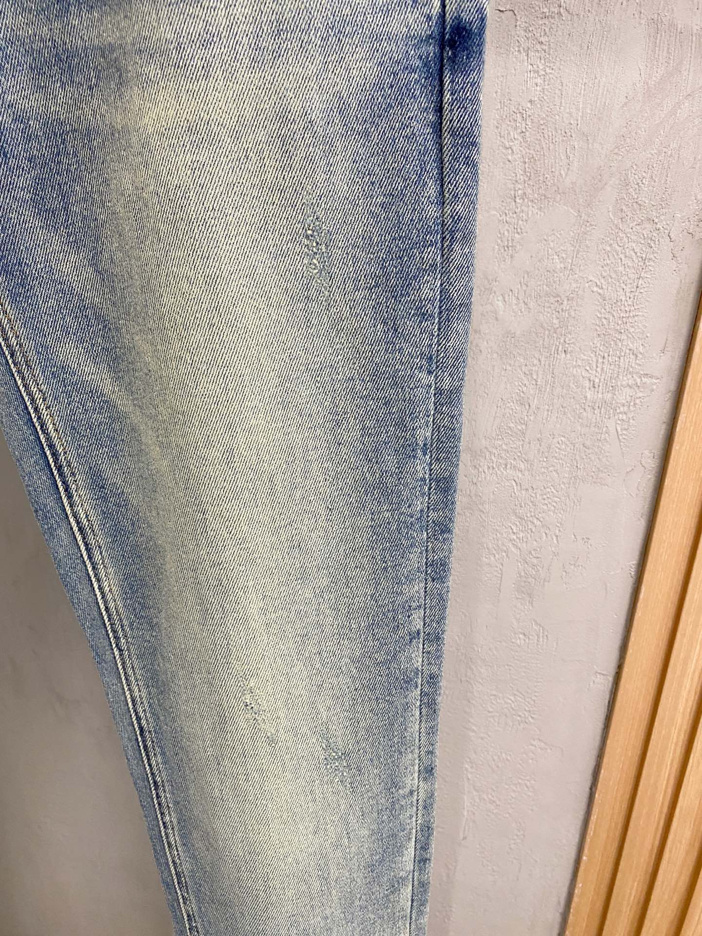 专柜🆕2025秋冬设计推荐 热卖牛仔裤🆕柔软亲肤面料 奢华头层牛皮腰牌 经典蓝洗水 专柜限量款 奢华感订