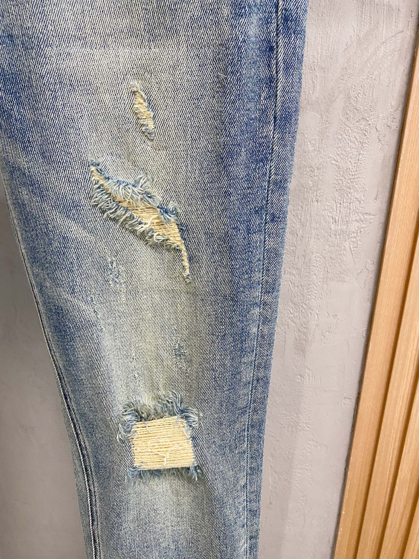 专柜🆕2025秋冬设计推荐 热卖牛仔裤🆕柔软亲肤面料 奢华头层牛皮腰牌 经典蓝洗水 专柜限量款 奢华感订