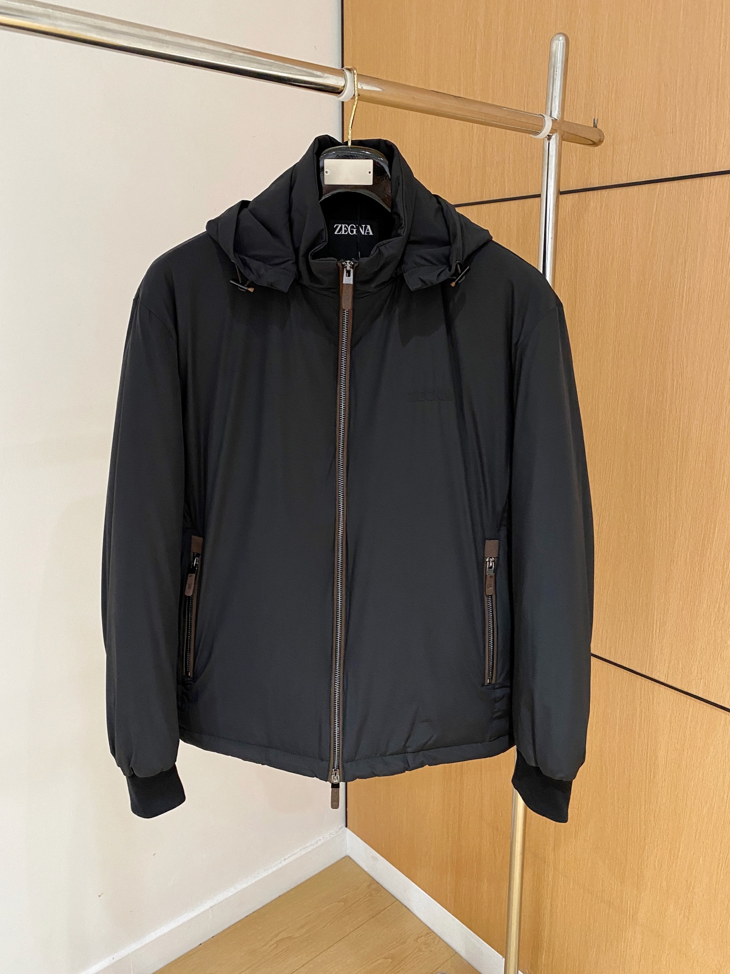 顶级品质>（羽绒系列)专柜官网同步发售！辅料全部原版定制出品，贸易公司真品订单。高级定制进口面料，以天然